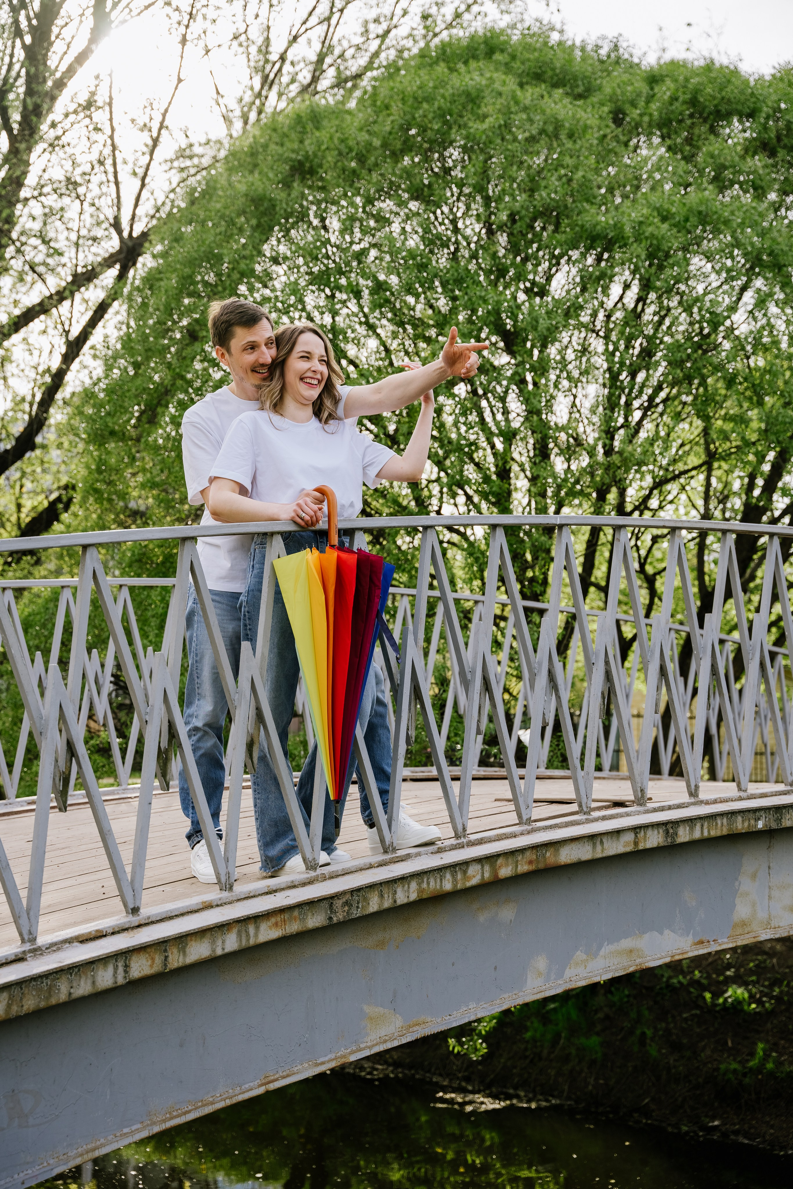 Под цветным зонтом