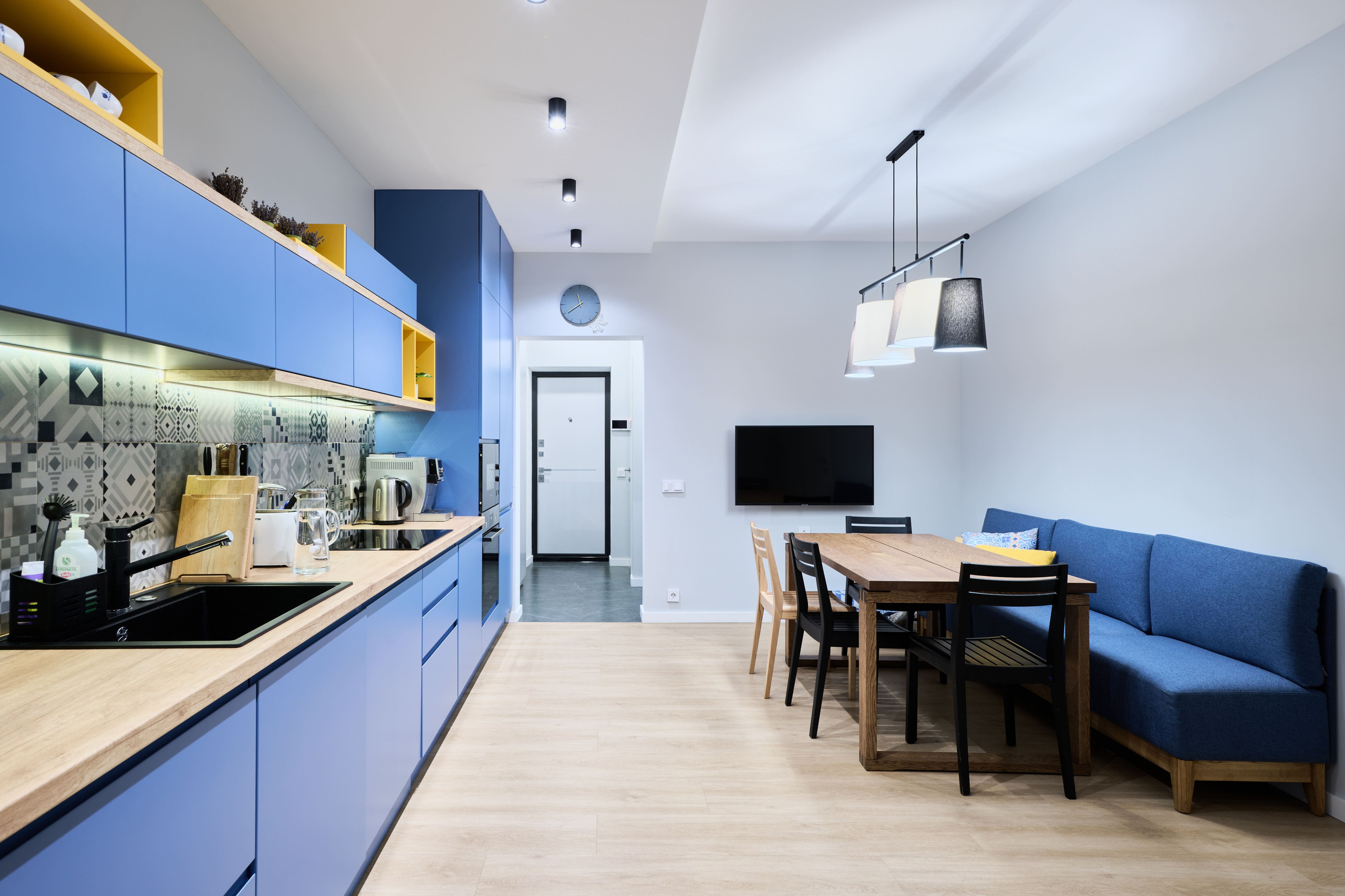 На улице Юных Ленинцев. Никита Хохловский фото и видео продакшн