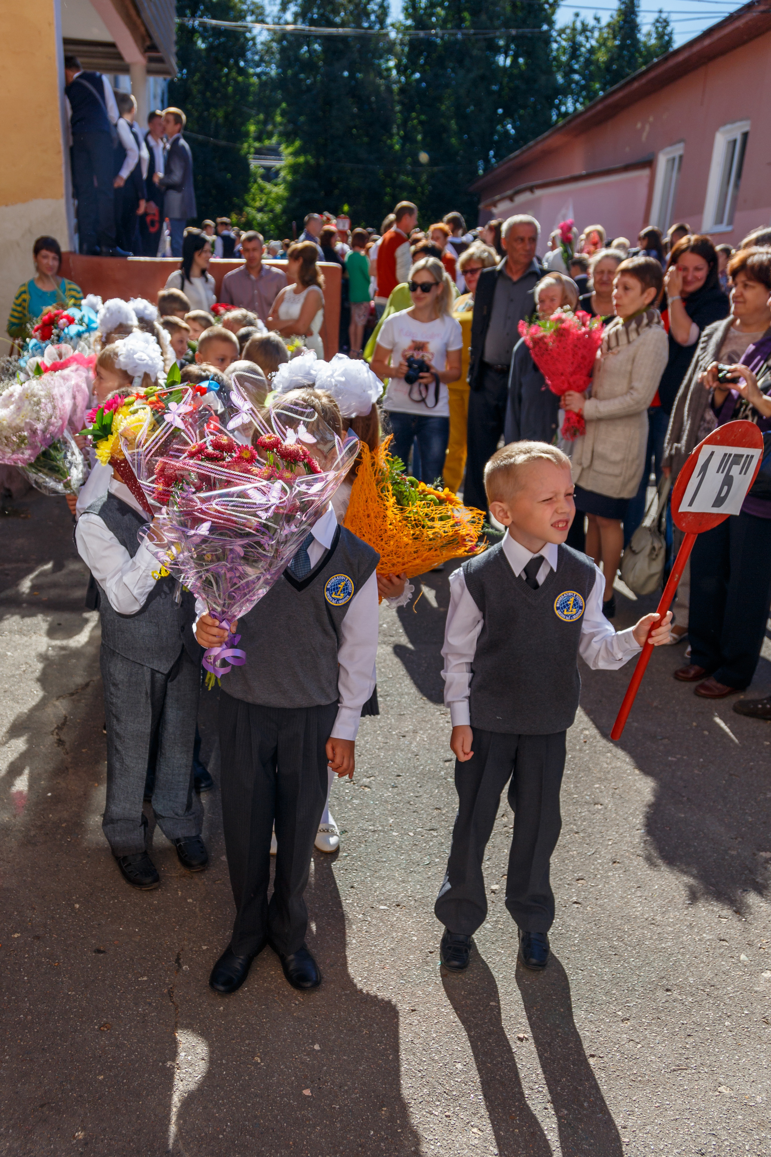 Первый раз в первый класс. Фотограф Сергей Старых. Мценск