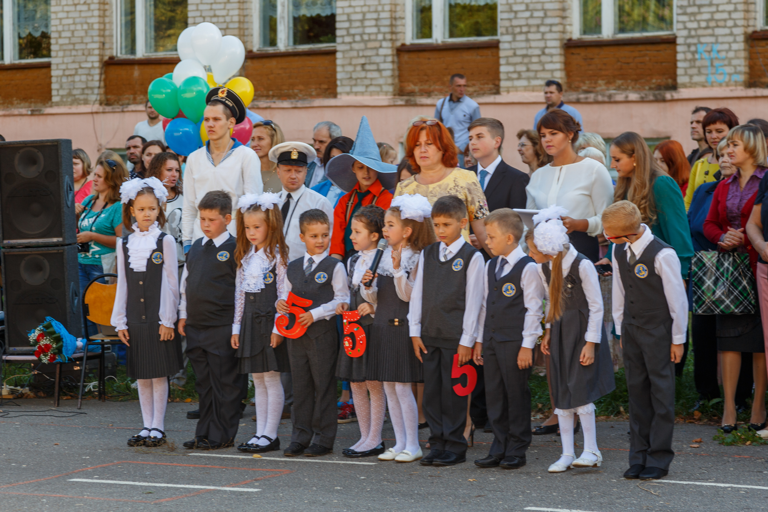 Первый раз в первый класс. Фотограф Сергей Старых. Мценск
