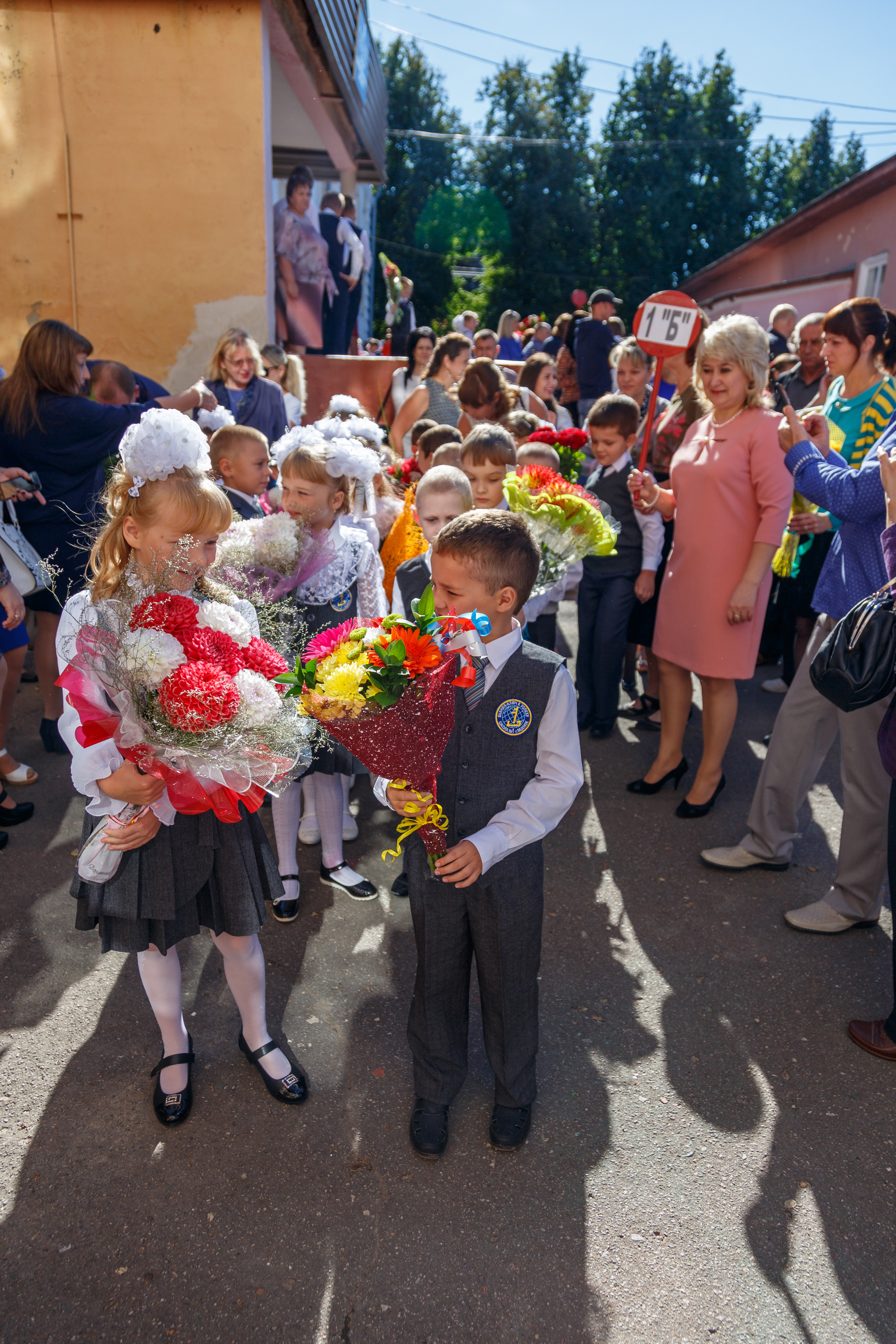 Первый раз в первый класс. Фотограф Сергей Старых. Мценск