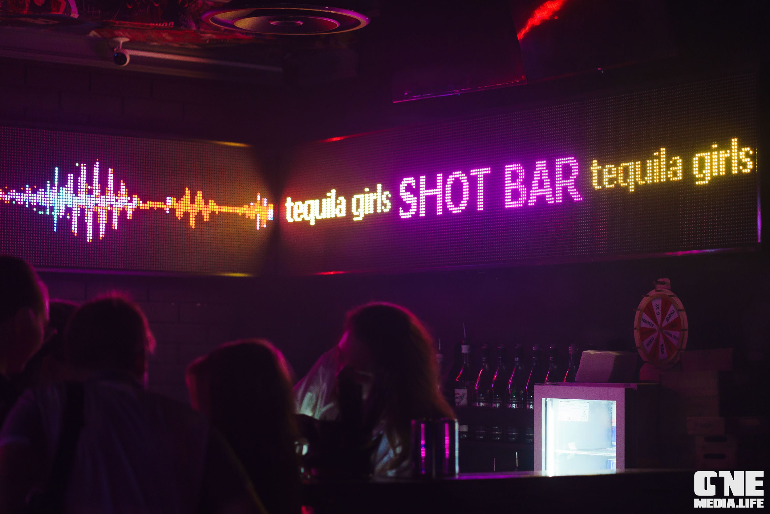 Фоторепортаж из бара XxxX. One Media Life: фоторепортажи, фотоотчеты с мероприятий и заведений