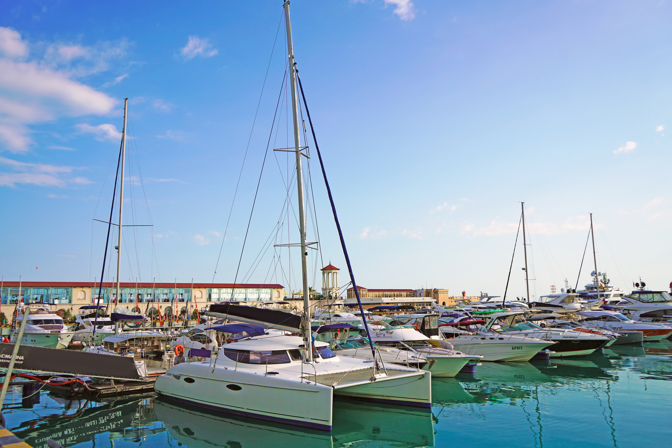 Катамаран Апрель Аренда Яхты в Сочи Яхтанаморе YACHTANAMORE