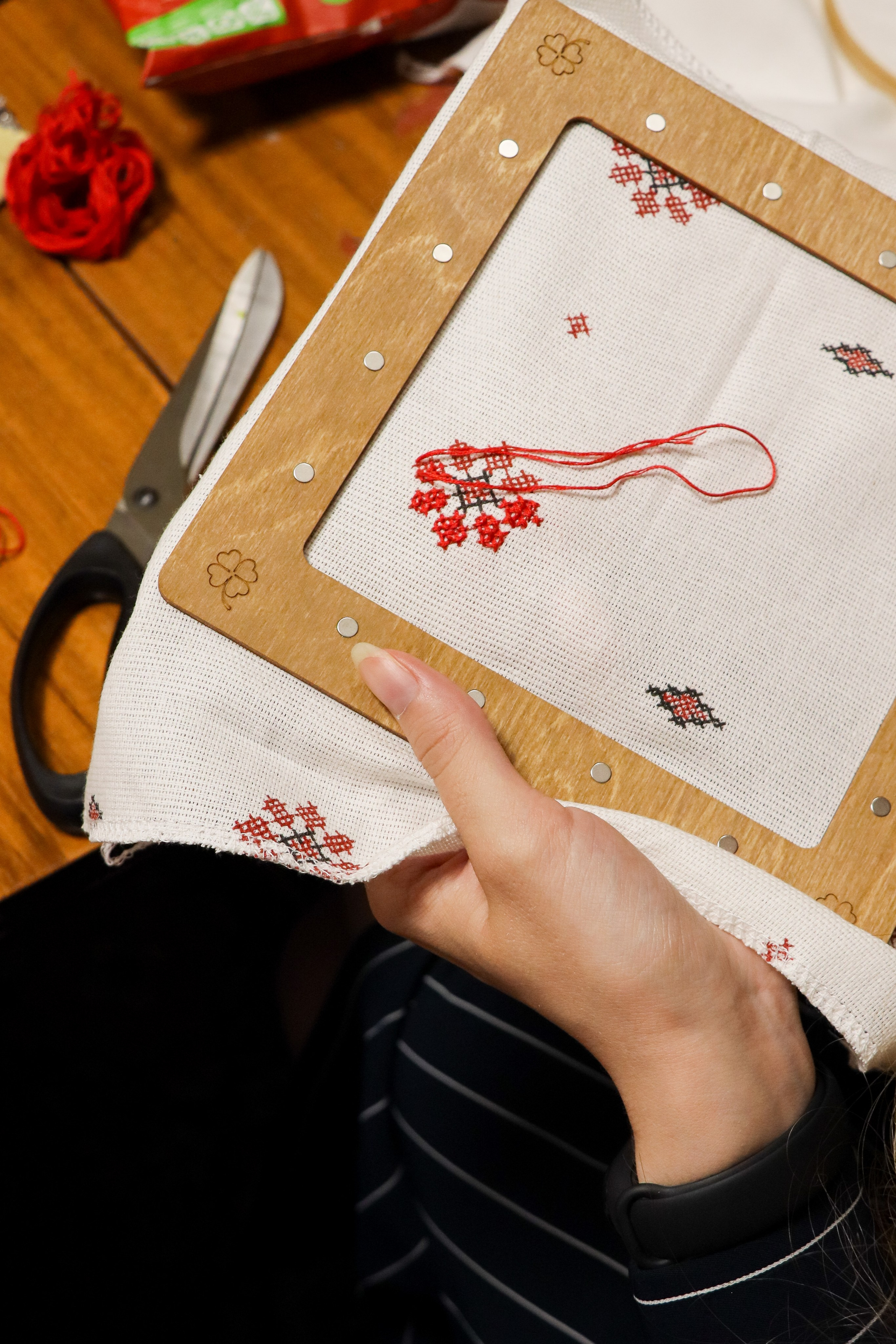 Мастер-класс по вышивке орнаментов. Портретный и репортажный фотограф в Анапе Злата Хидзик