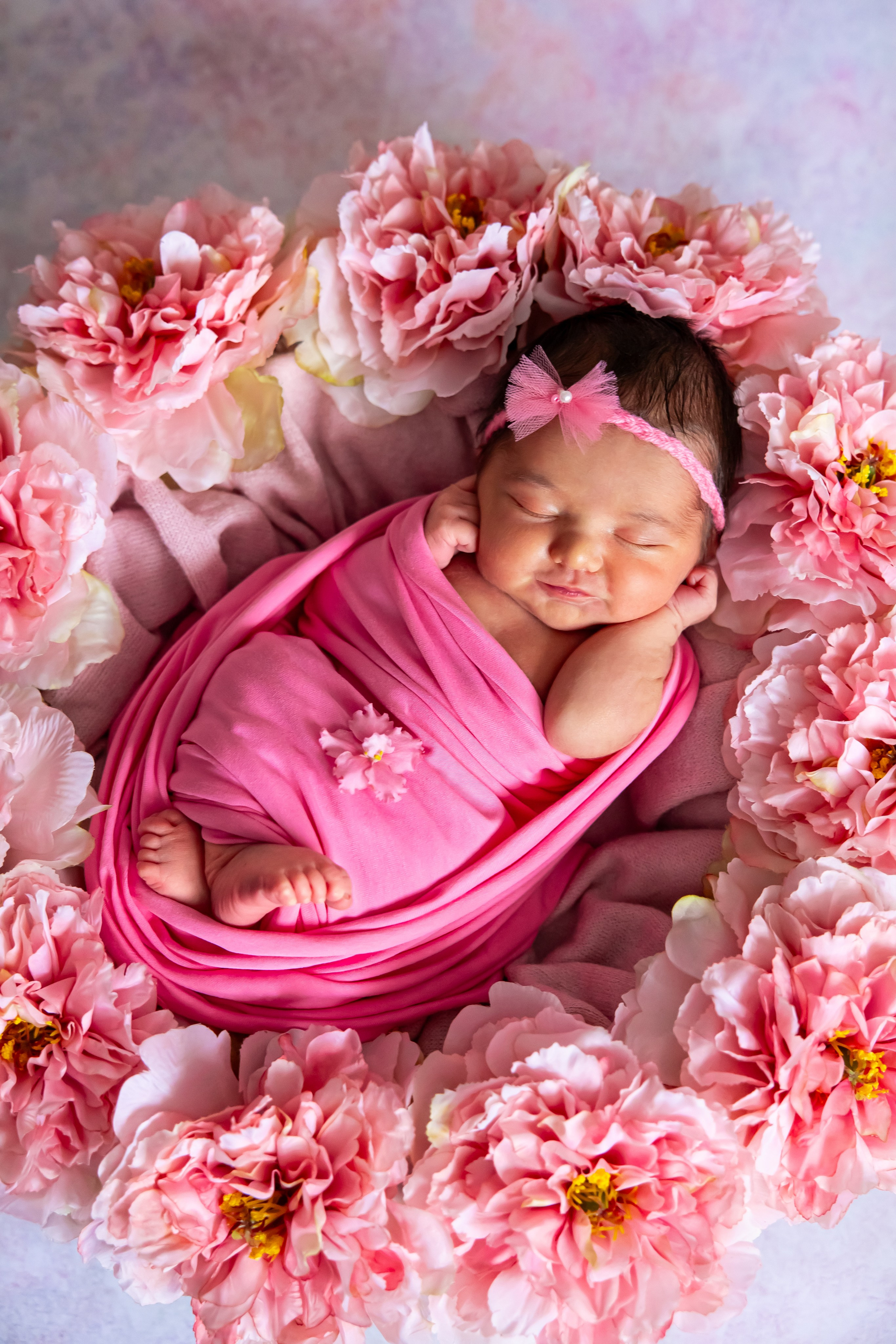 Кира в пионах. Оксана Ромашкина- семейный и ньюборн фотограф из Москвы