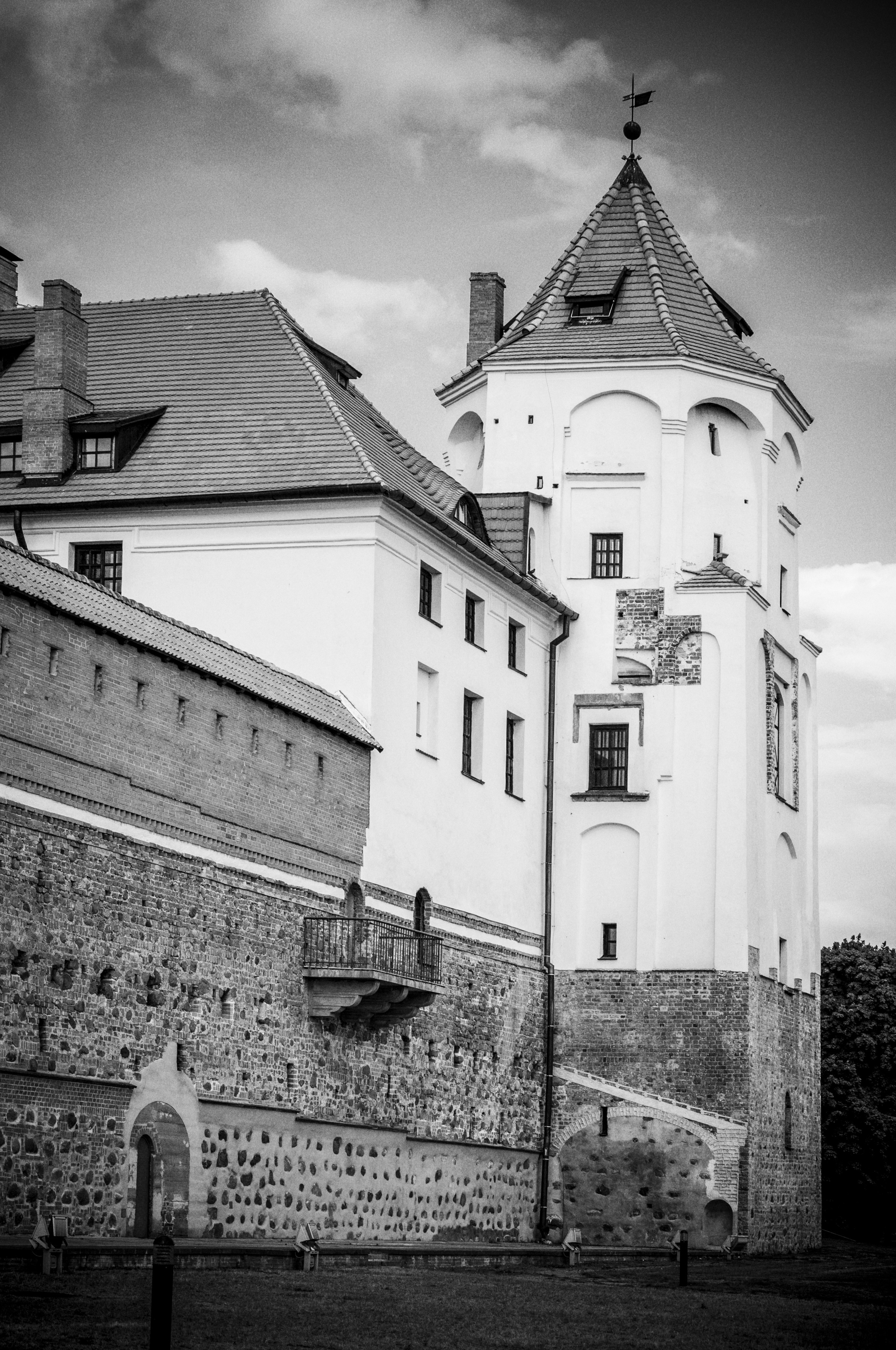 Мирский замок 2013. Фотограф Антон Швец — Монохромная реальность