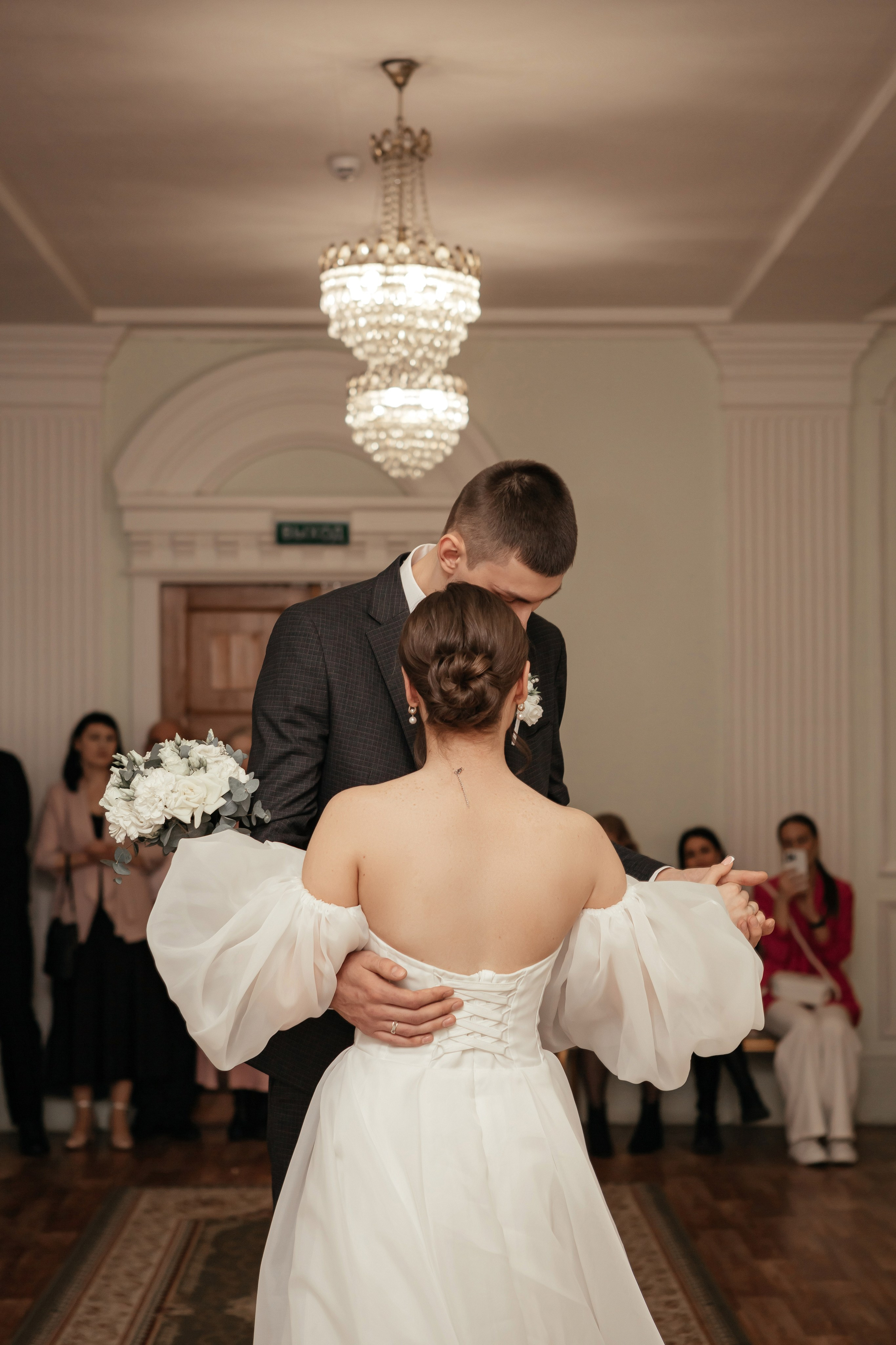 Съёмка свадебной регистрации в ЗАГСах Красноярска