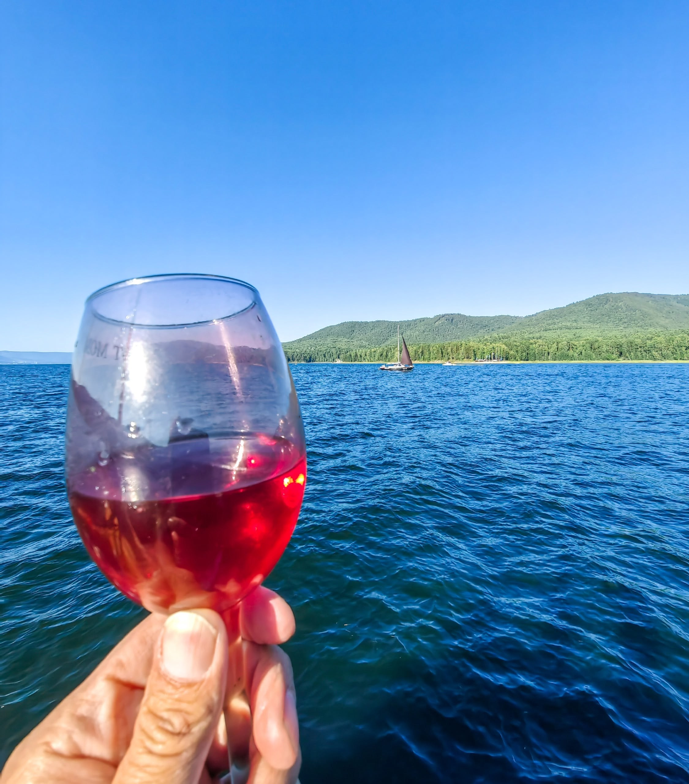 аренда яхты Красноярское море цена забронировать путешествие Царские ворота Бирюса залив шумиха стоимость заказать прогулка парусная яхта катамаран Красноярское водохранилище фотосессия фотограф Красноярск Дивногорск Красноярская ГЭС отдых купание экскурсия достопримечательность туристический тур маршрут Енисей Сибирь Козыревский зуб база отдыха адмирал