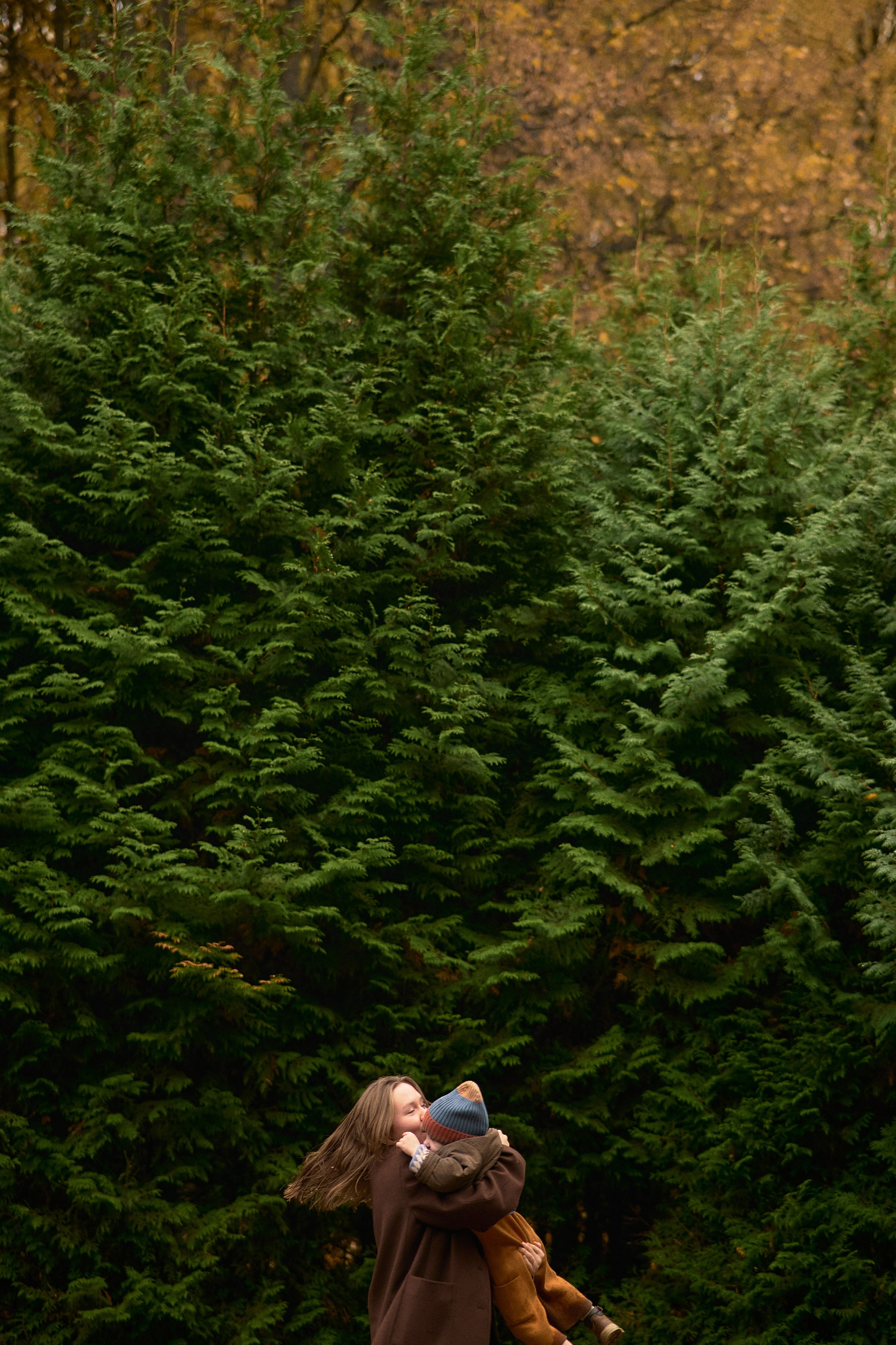 Света и Илюша под дождём. Семейный и свадебный lifestyle-фотограф в Москве Мария Петрова