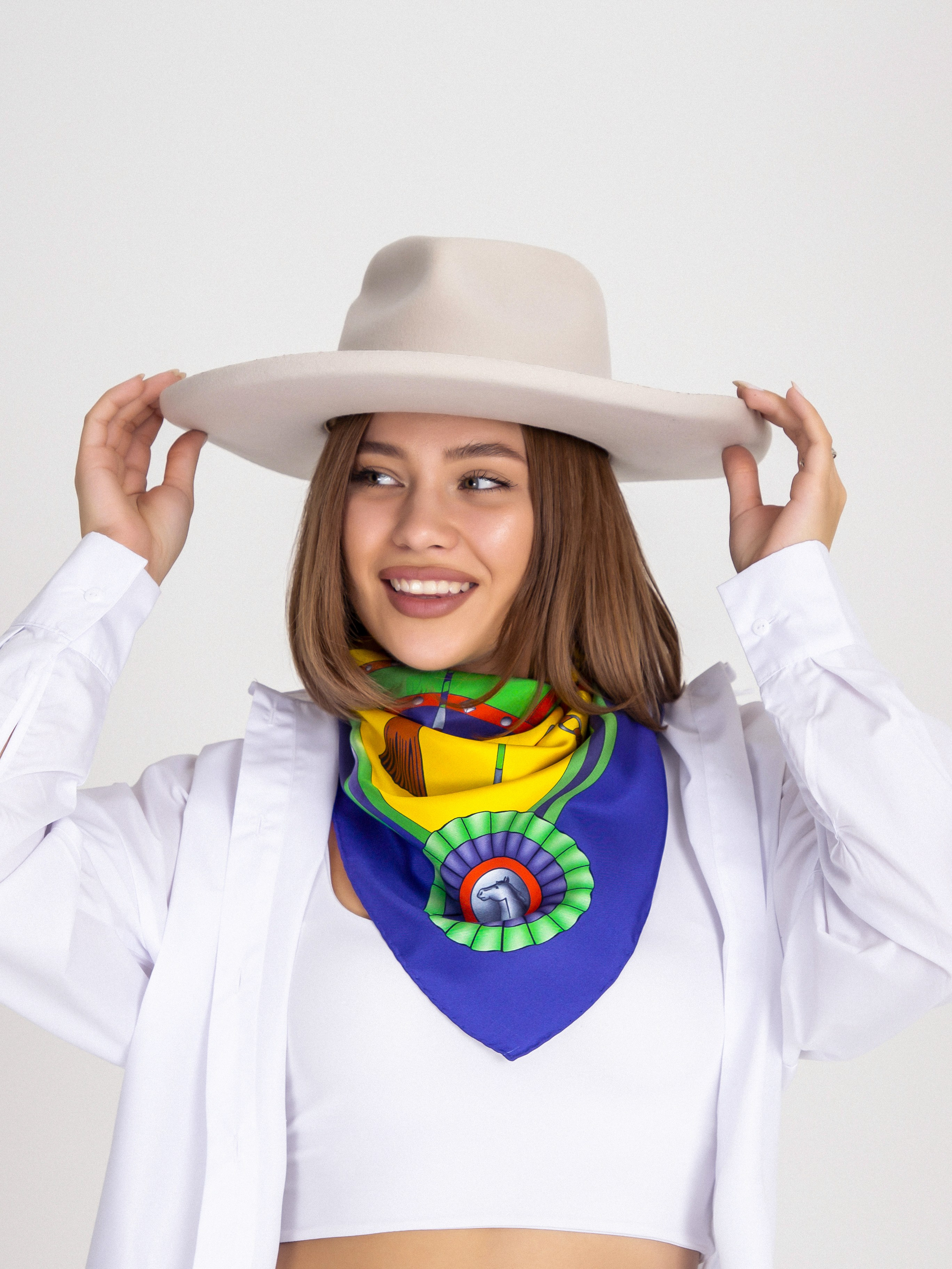 Фото на модели. Предметная Фотосьемка в Москве