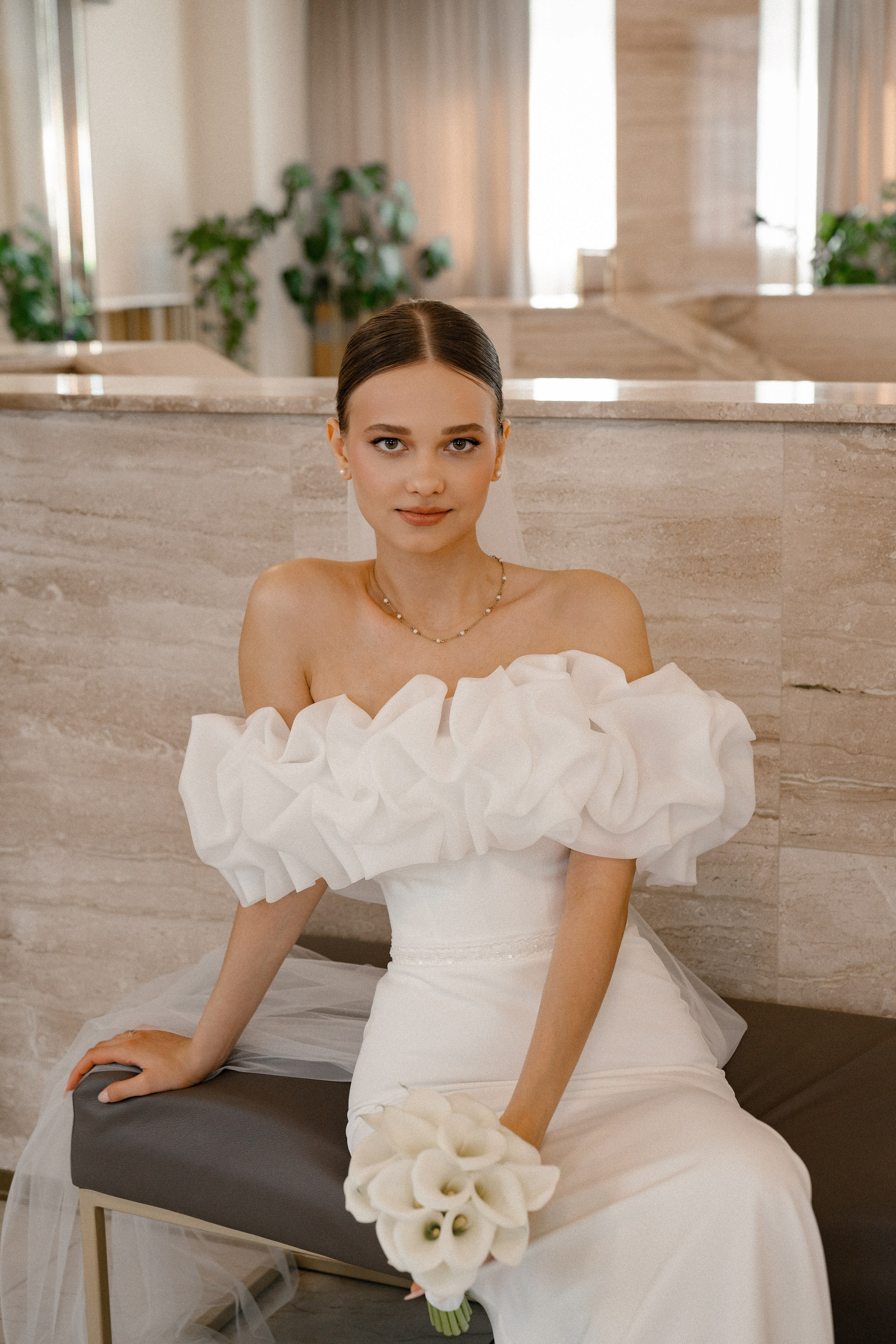 Свадебная фотосессия в Бутырском ЗАГС (Дворец Бракосочетания № 4) и прогулка в отеле Solux (Солюкс)