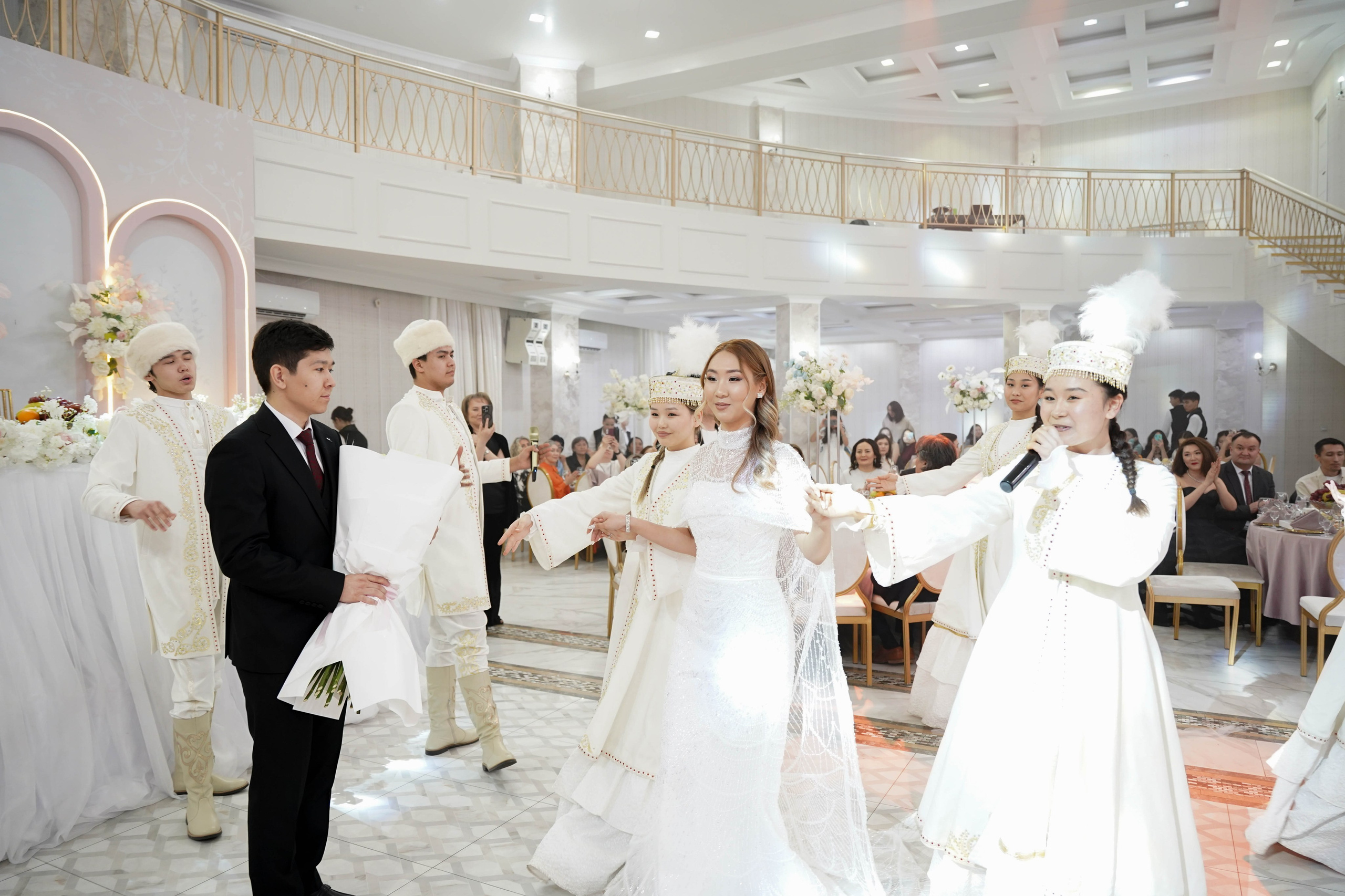 Dana uzatu. Фотограф Ернар Ержанов