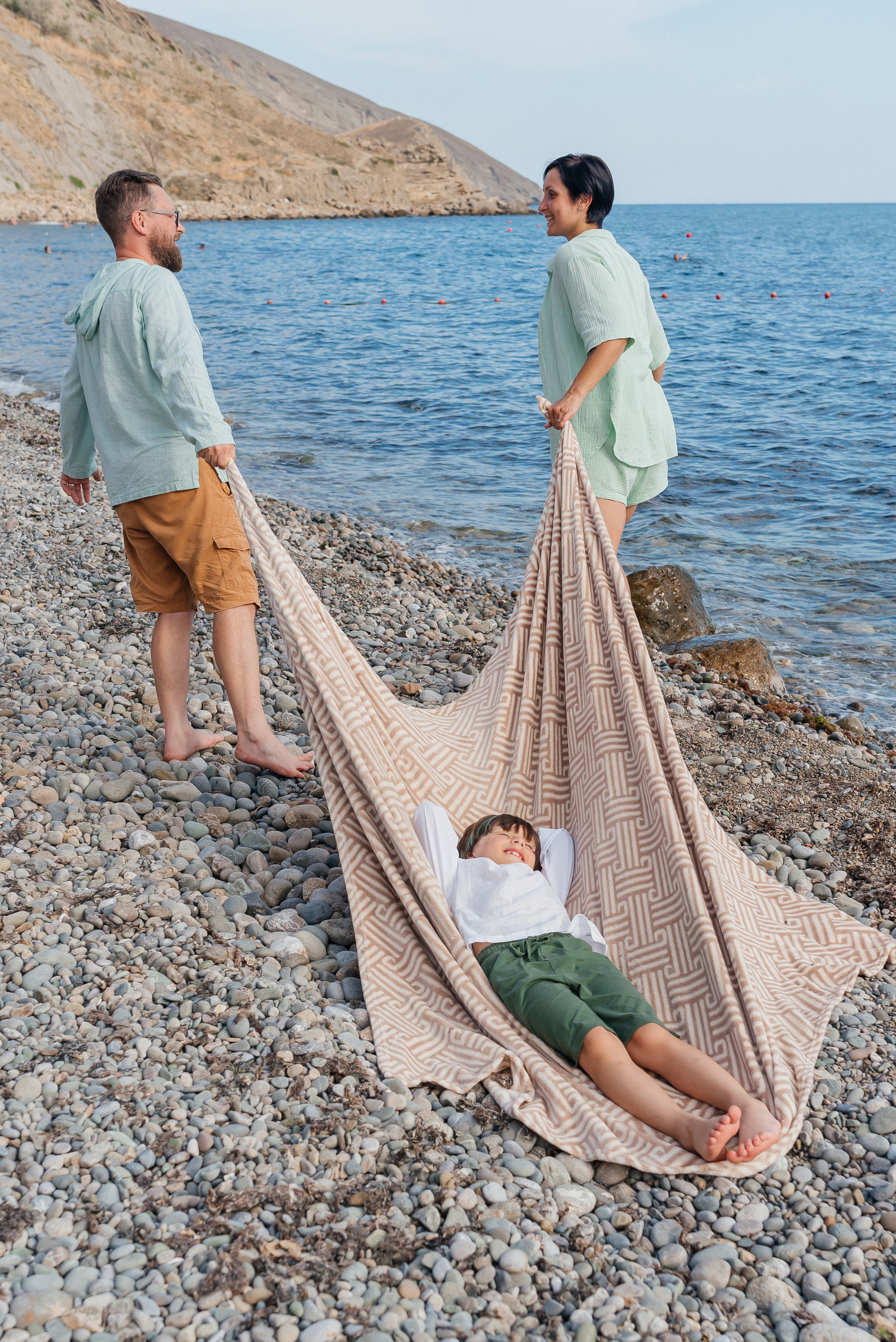 СЕМЕЙНАЯ ФОТОСЕССИЯ У МОРЯ В ОРДЖОНИКИДЗЕ