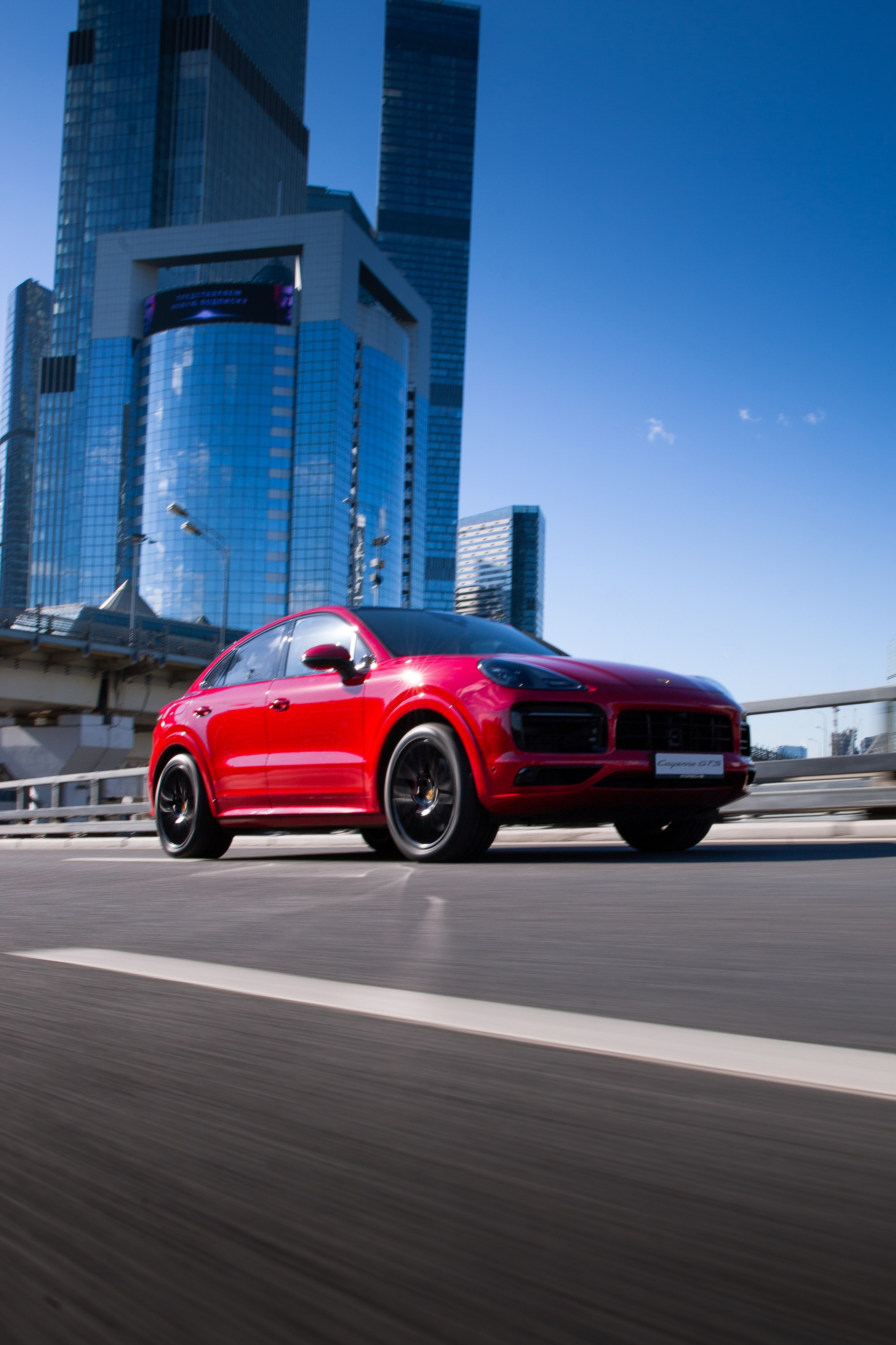 Porsche Cayenne для обложки сайта porsche.ru. Фотограф Женя Сальцын