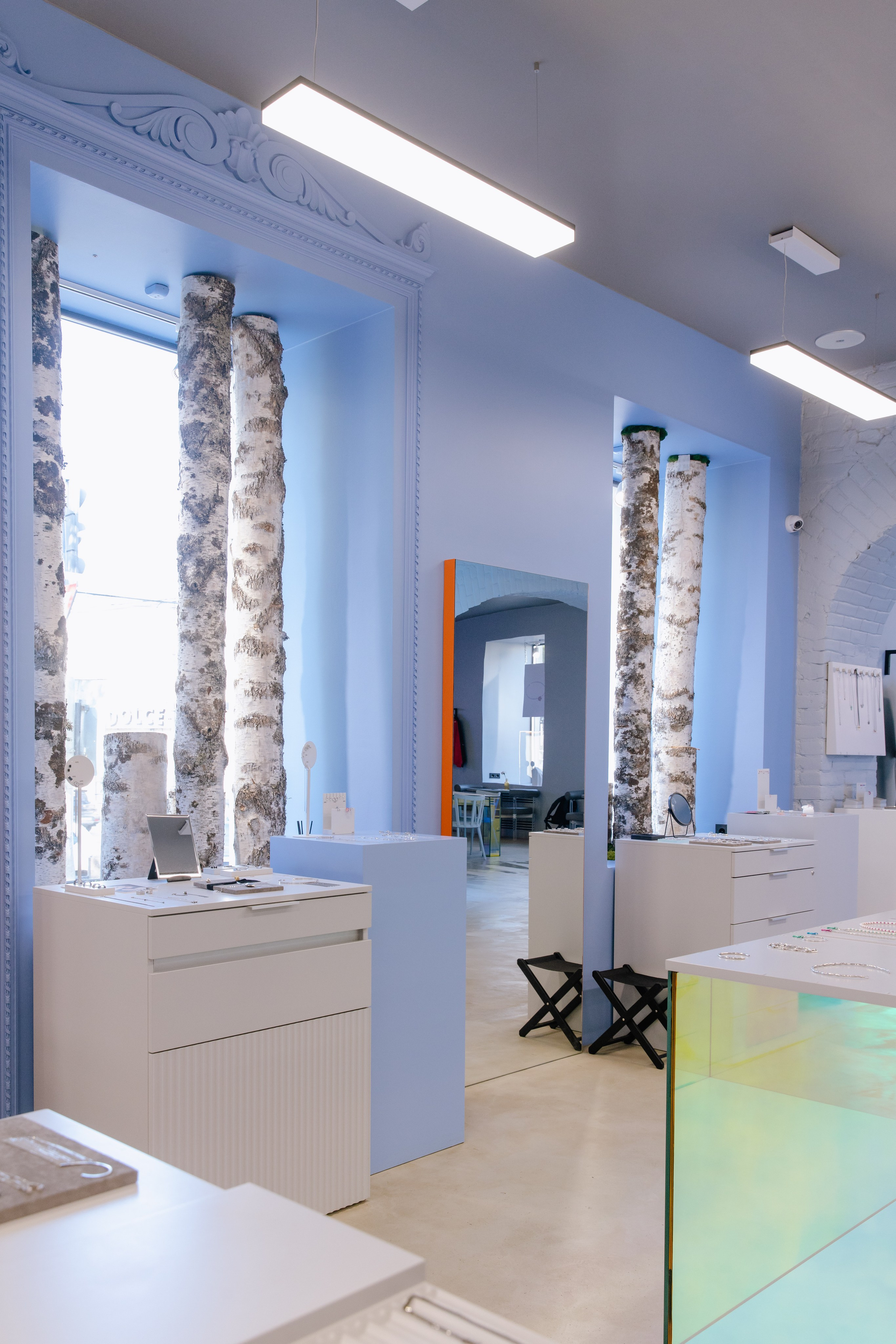 SBLESKOM ​Ювелирный салон Томск Ленина, 72. ГУДРУМ — Мебель на заказ в Томске | Кухни | Шкафы | Стулья и Столы