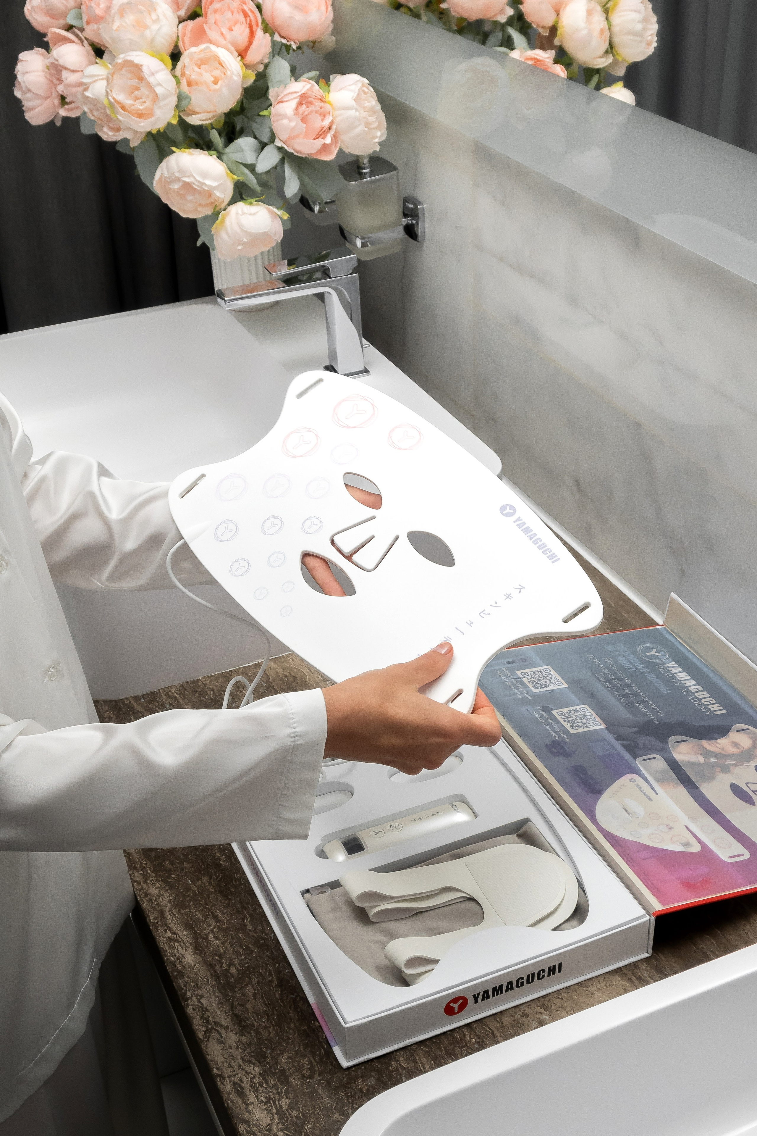 Съемка модели и товара с искусственным светом