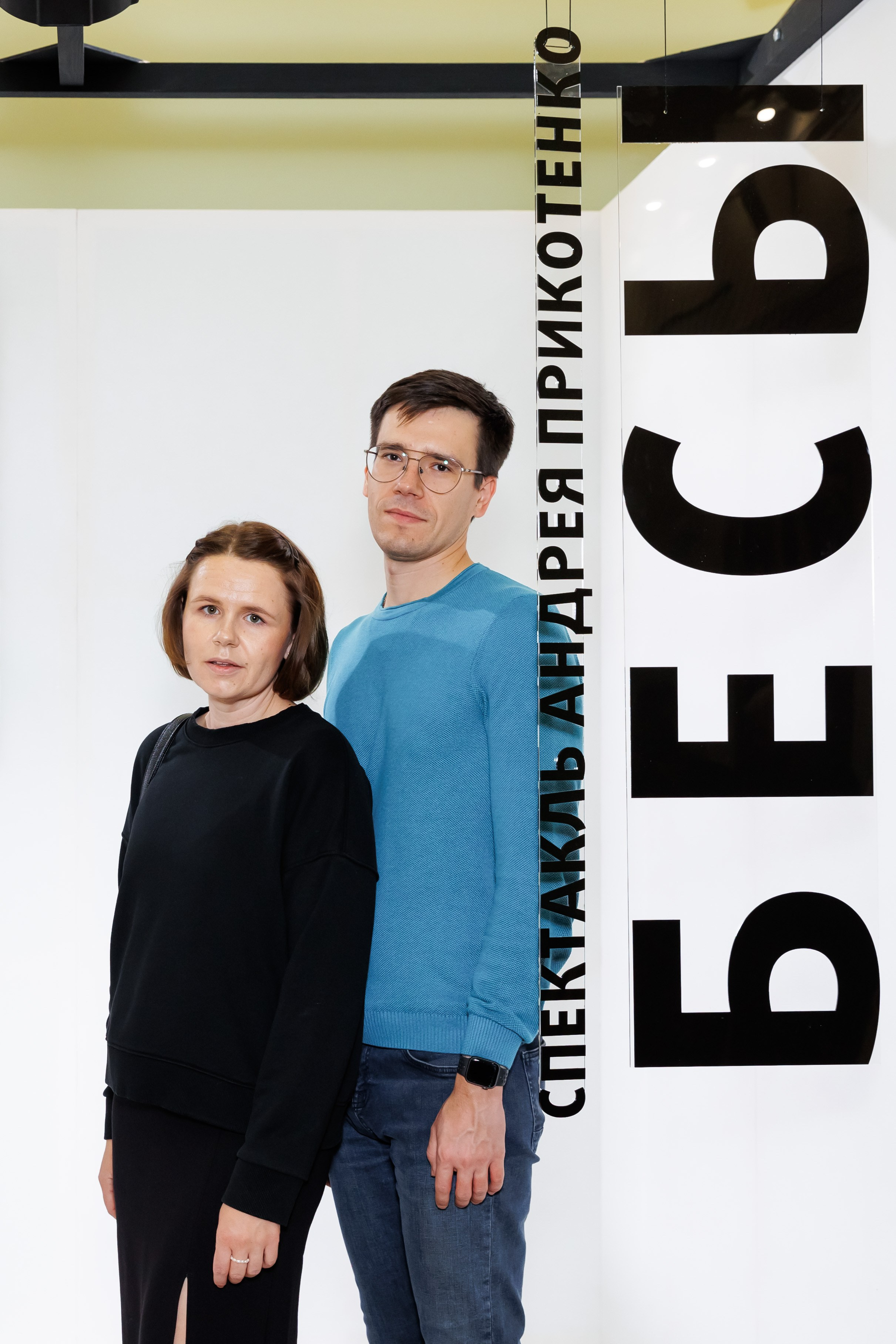 Красный факел — фотозона перед премьерой спектакля. Фотограф Новосибирск — Наталья Гресь