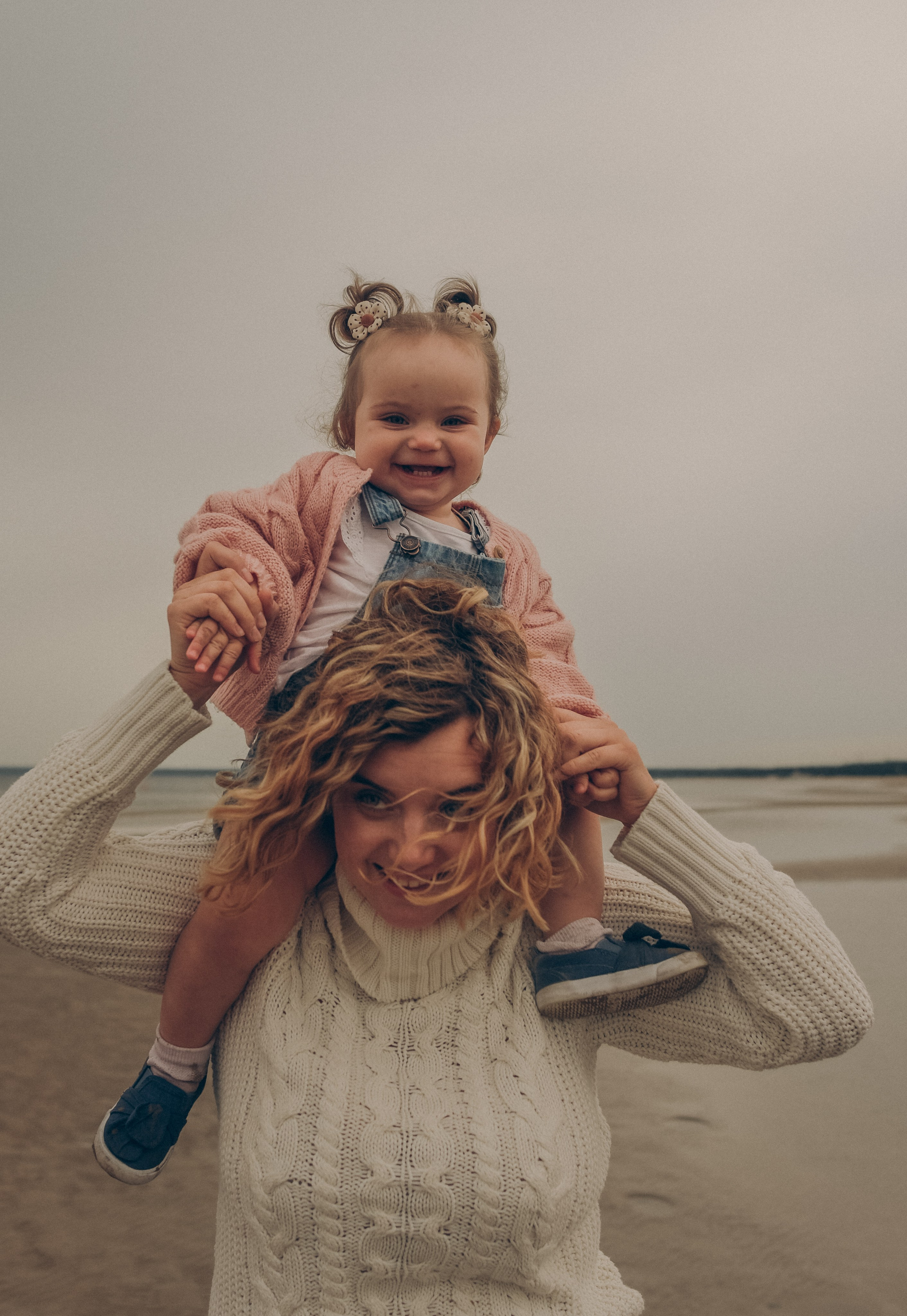 Съемка поколений на заливе. Елизавета Юлия Сергей и Ия. Семейный и свадебный фотограф в Санкт-Петербурге Яна