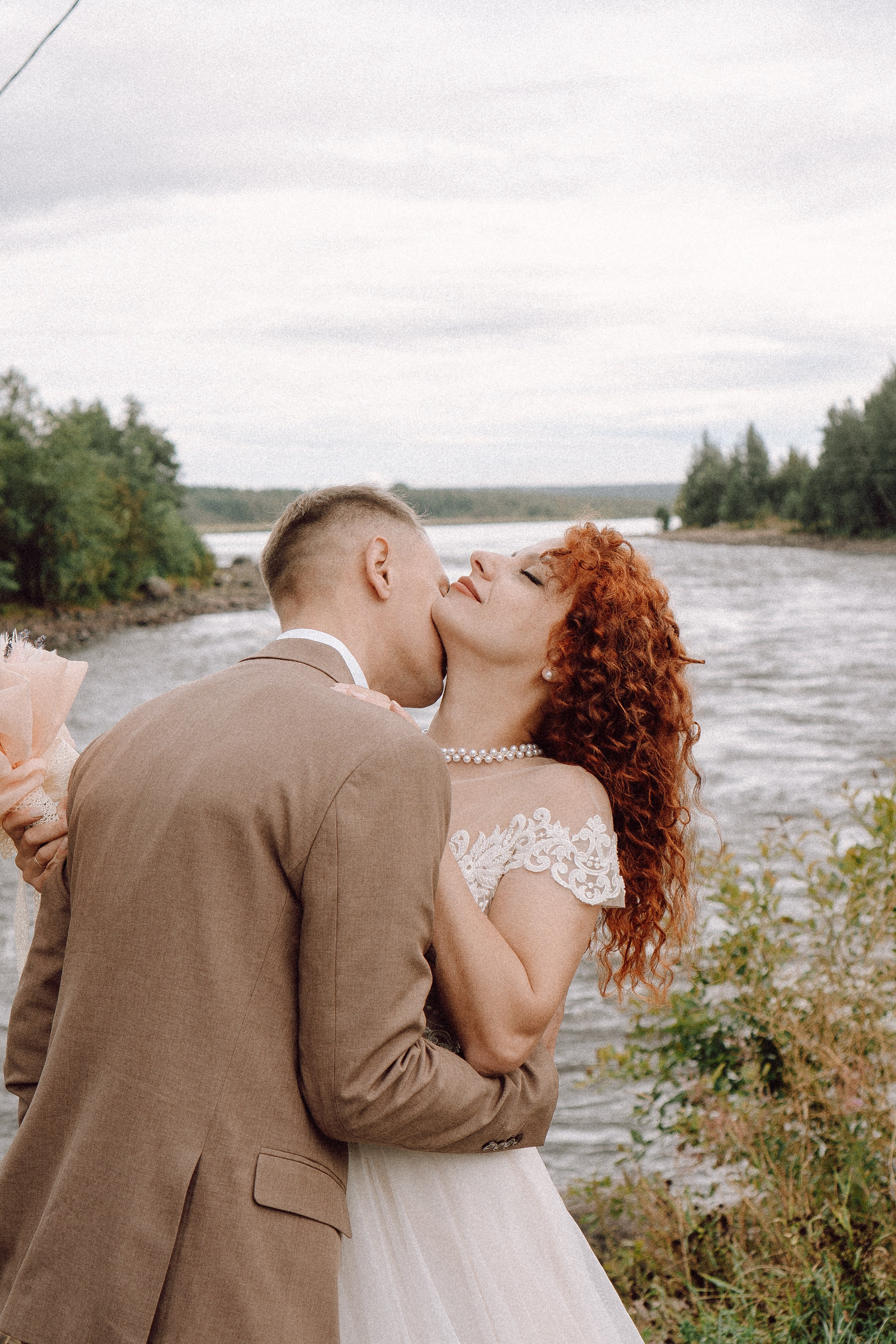 СВАДЕБНАЯ ФОТОСЕССИИЯ ПАРЫ В ГОРОДЕ ПРИОЗЕРСК В СОСНОВОМ ЛЕСУ И С ПИКАПОМ. Профессиональный фотограф, Санкт-Петербург — Виктория Богомолова