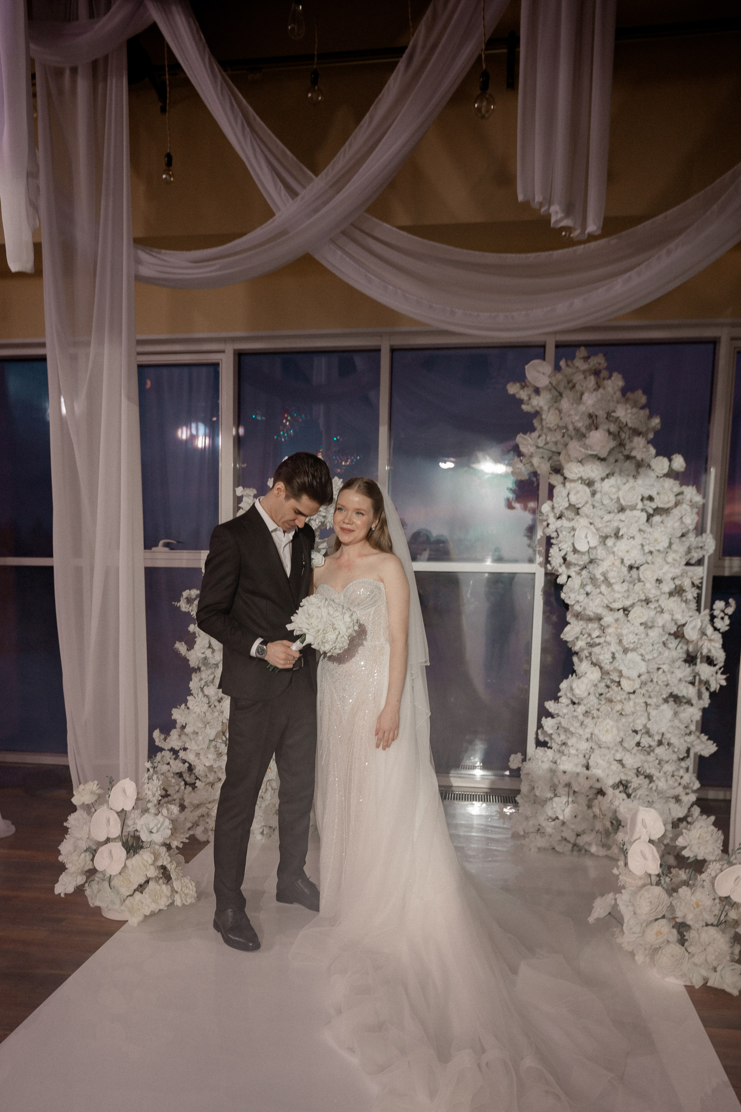 СВАДЕБНАЯ СЬЕМКА СБОРОВ В ОТЕЛЕ И ВЫЕЗД НА ЦЕРЕМОНИЮ (СНЯТО В СИБИРЕ В НИЖНЕВАРТОВСКЕ). Профессиональный фотограф, Санкт-Петербург — Виктория Богомолова