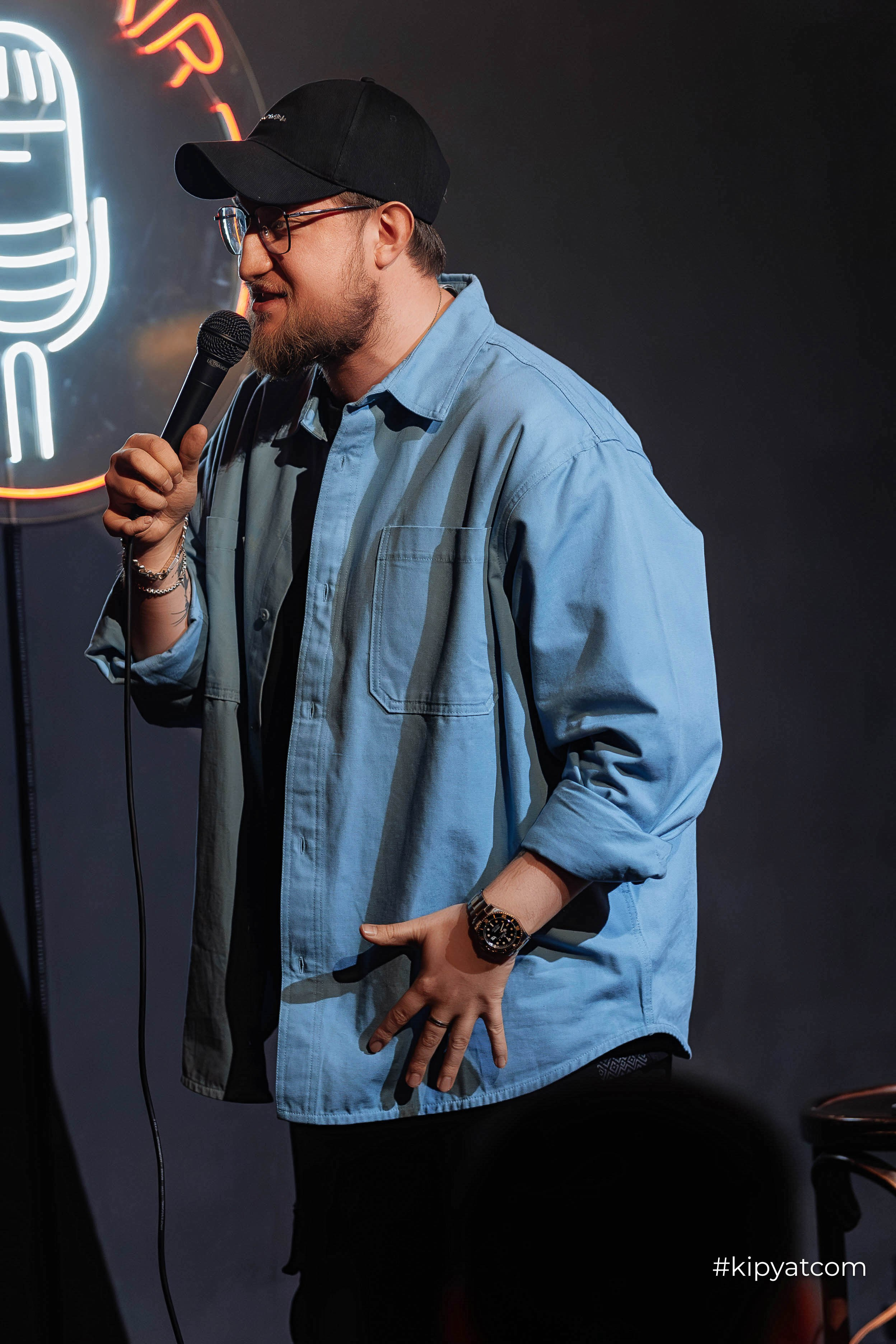 Сольный стендап концерт Александра Меркуль