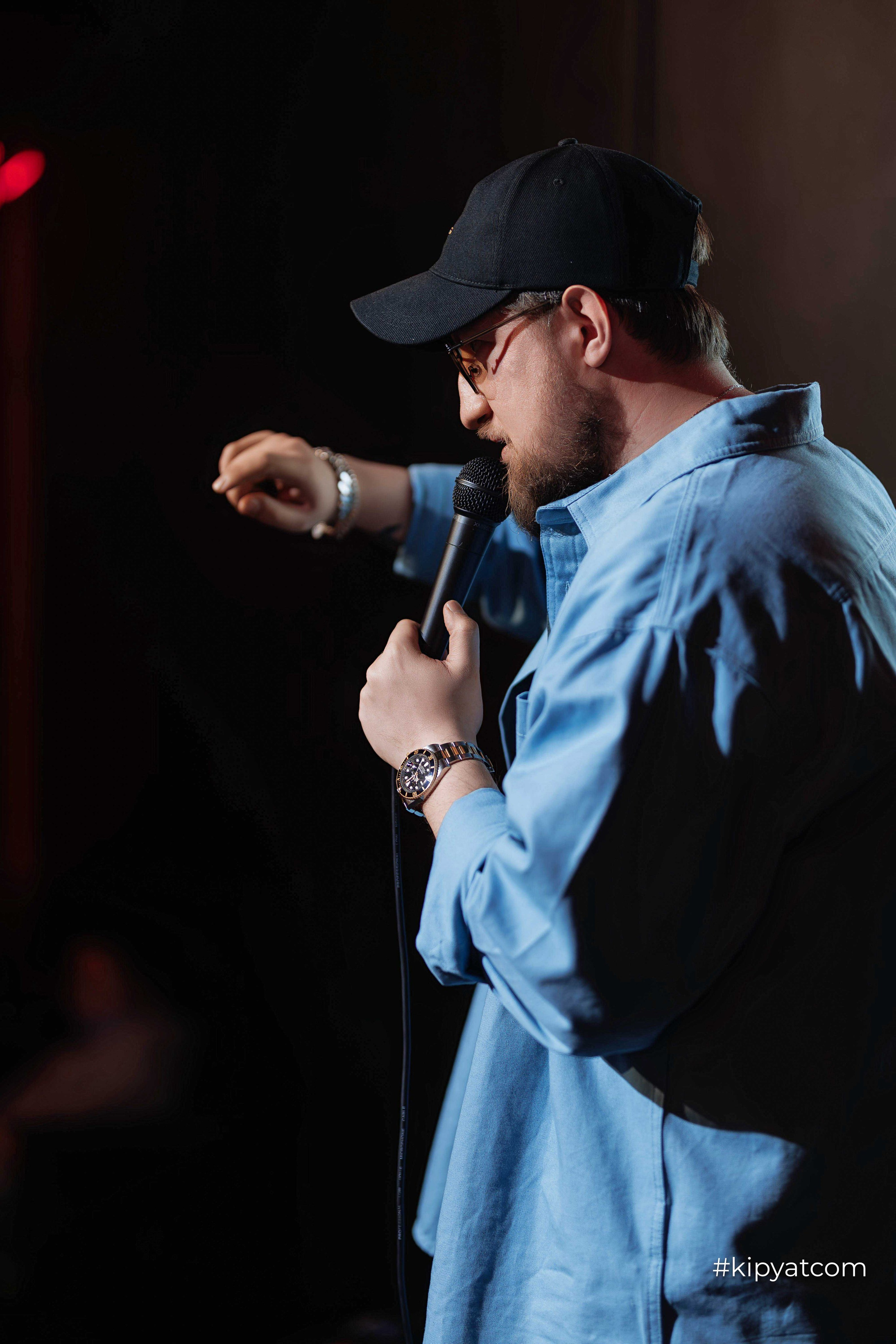 Сольный стендап концерт Александра Меркуль