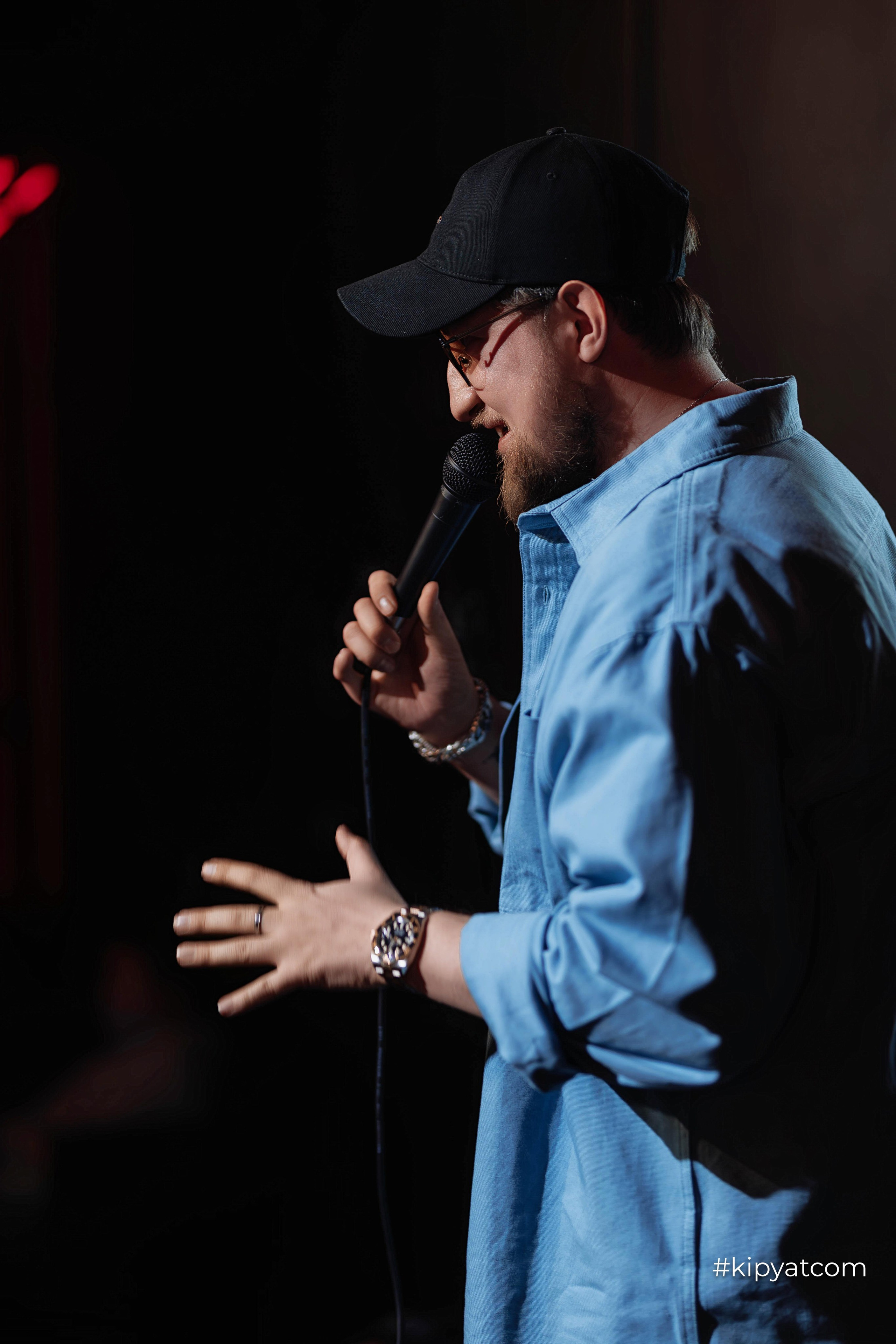 Сольный стендап концерт Александра Меркуль