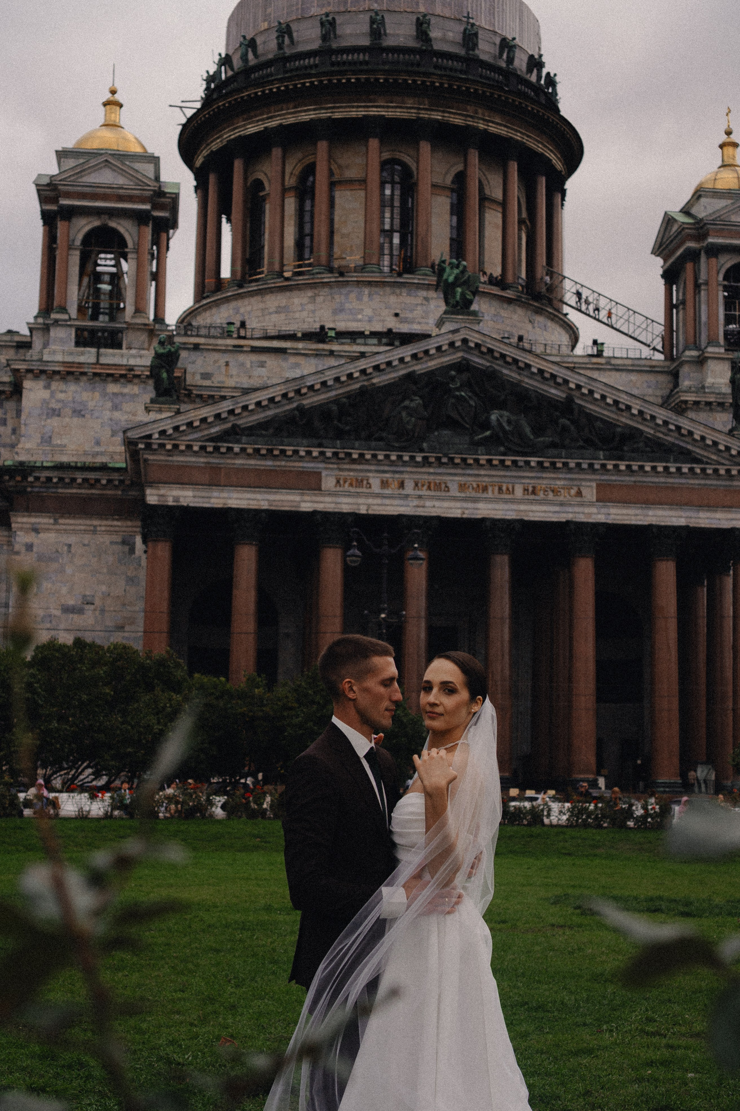 СВАДЕБНАЯ ПРОГУЛКА В САНТК-ПЕТЕРБУРГЕ (ИСАКИЕВСКИЙ СОБОР, ЗИМНЯЯ КАНАВКА, ЭРМИТАЖ И БОЛЬШАЯ МОРСКАЯ УЛИЦА). Профессиональный фотограф, Санкт-Петербург — Виктория Богомолова