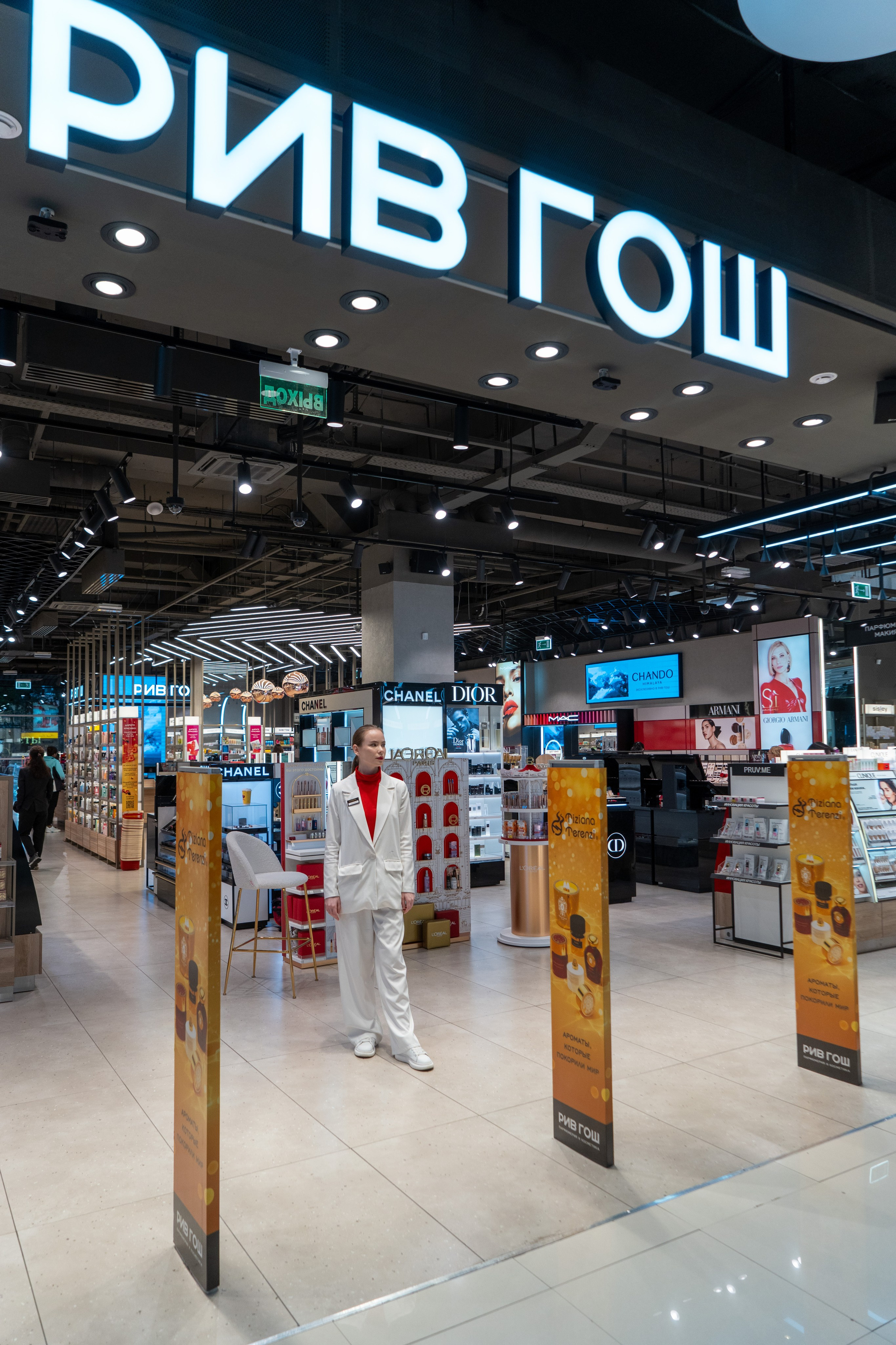 Отчет партнерской интеграции Loreal в магазинах Рив Гош. Репортажный фотограф в Красной Поляне и Сочи Павлюченко Екатерина