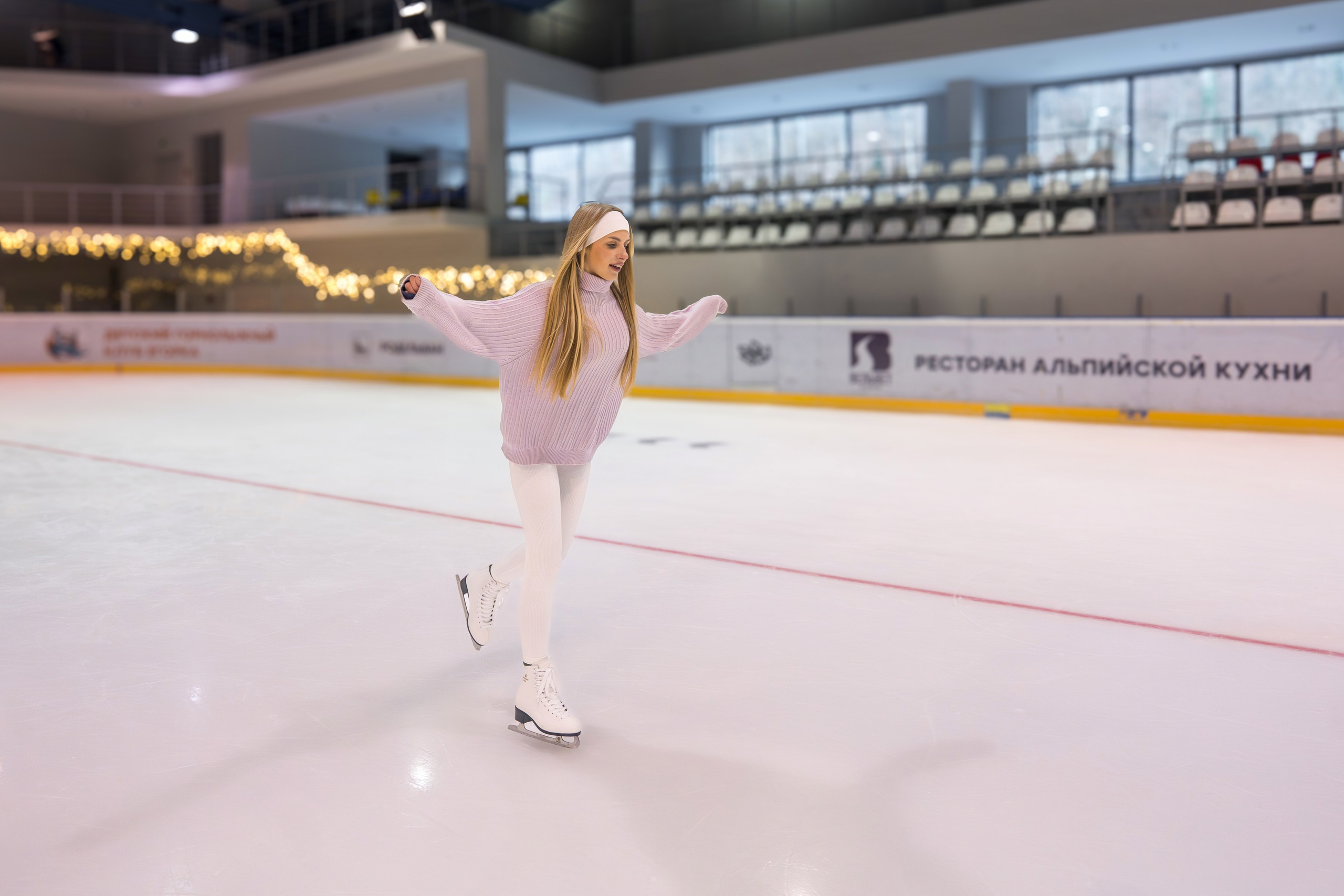 Контент съемка на катке для курорта Роза Хутор. Репортажный фотограф в Красной Поляне и Сочи Павлюченко Екатерина