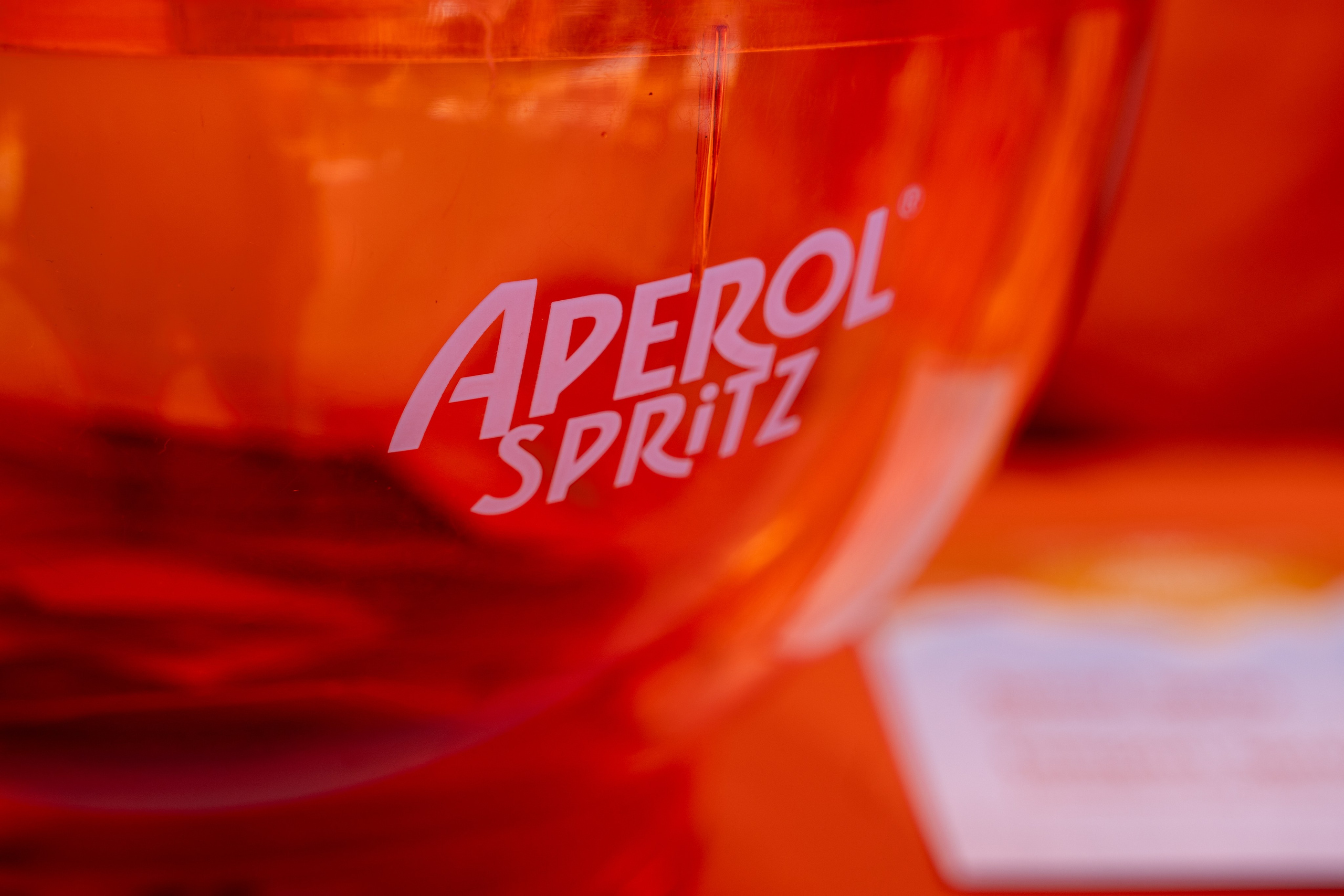 Фотоотчет партнерской интеграции Aperol Spritz на Роза Фест 2025. Репортажный фотограф в Красной Поляне и Сочи Павлюченко Екатерина