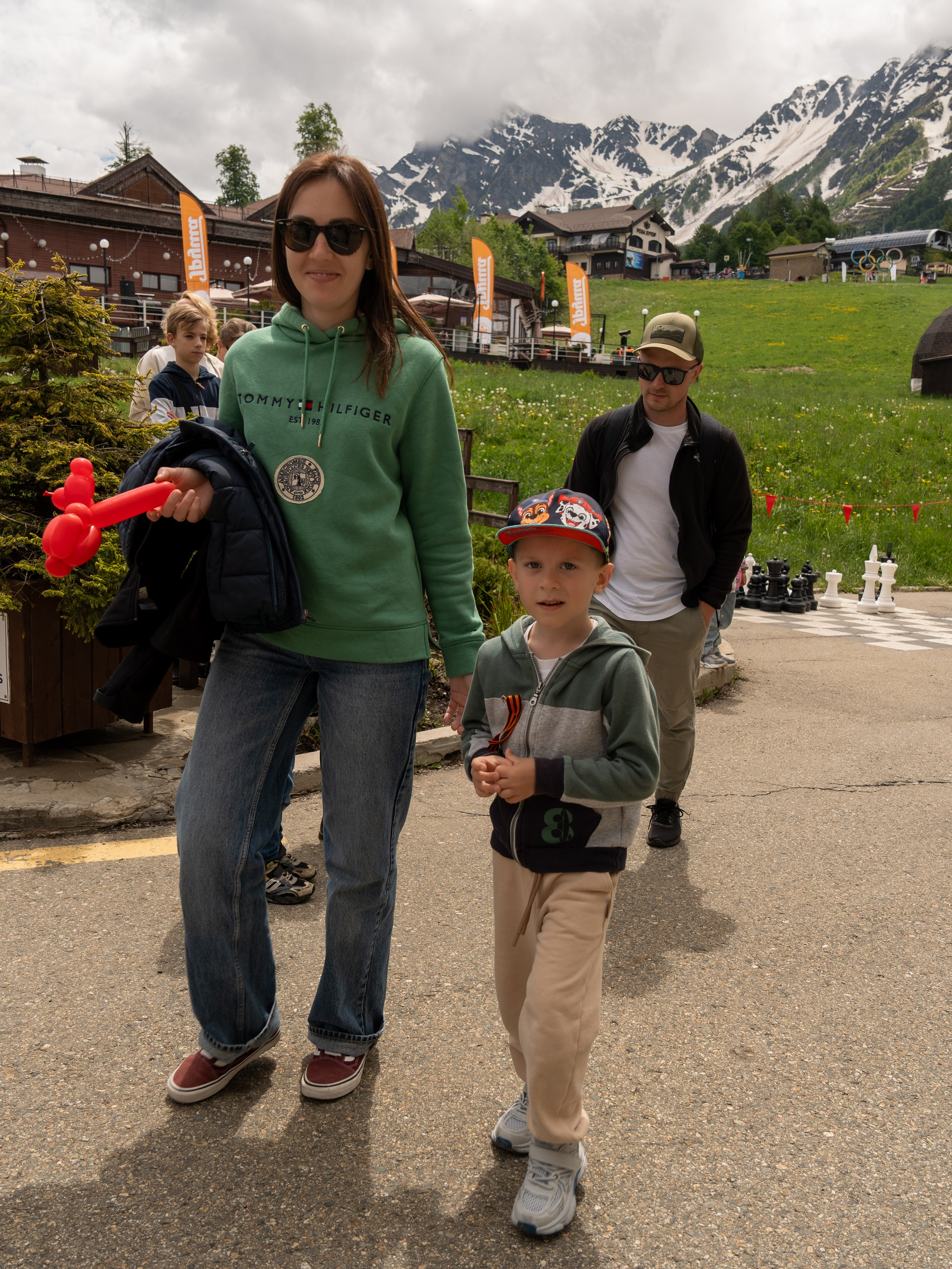 Шествие бессмертного полка 9 мая 2024 Rosa Springs. Репортажный фотограф в Красной Поляне и Сочи Павлюченко Екатерина