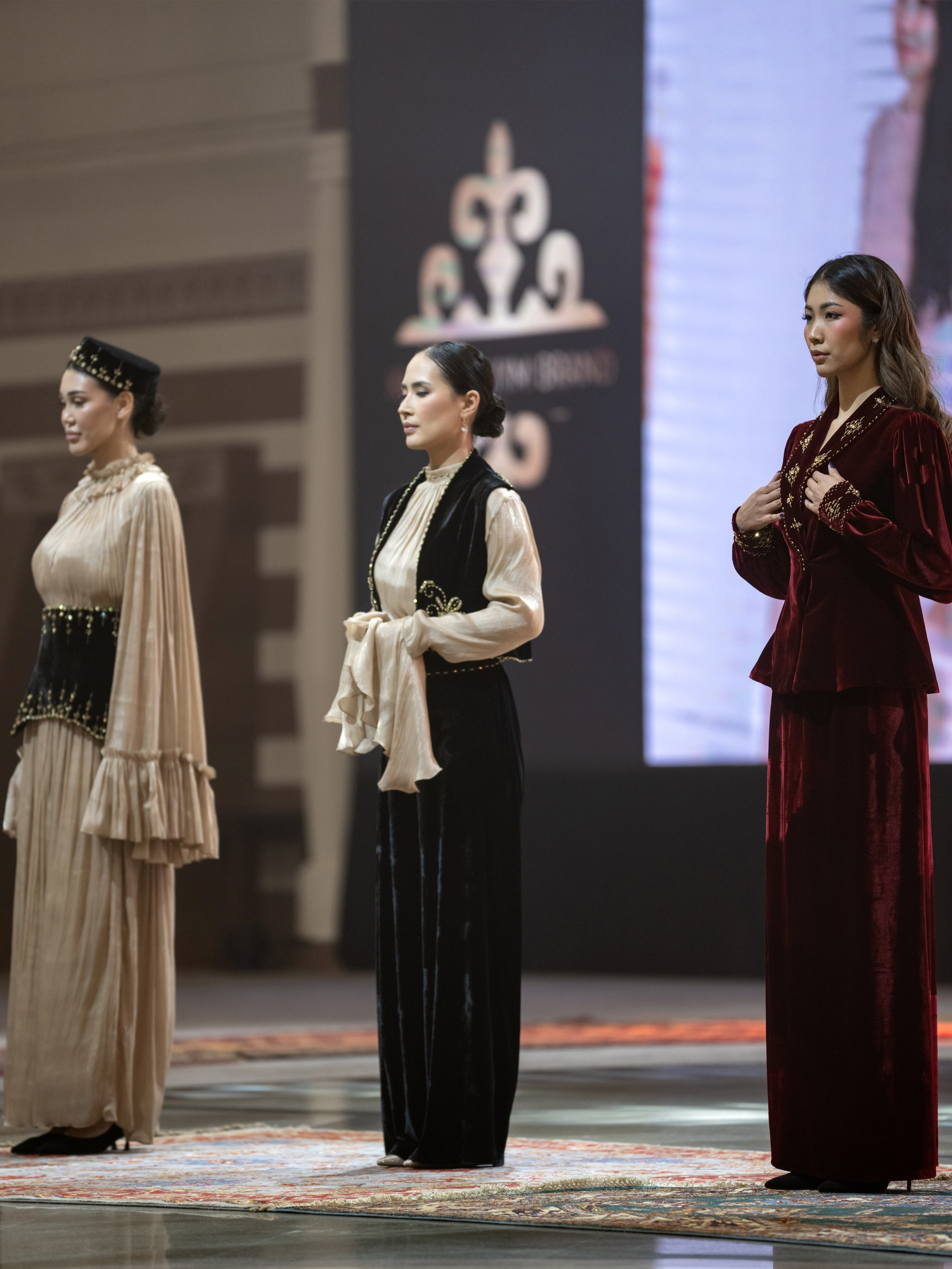 Khanshaiym brand. Сайт Алматинского НЮ АРТ, будуар и фэшн фотографа Дениса Карпенко