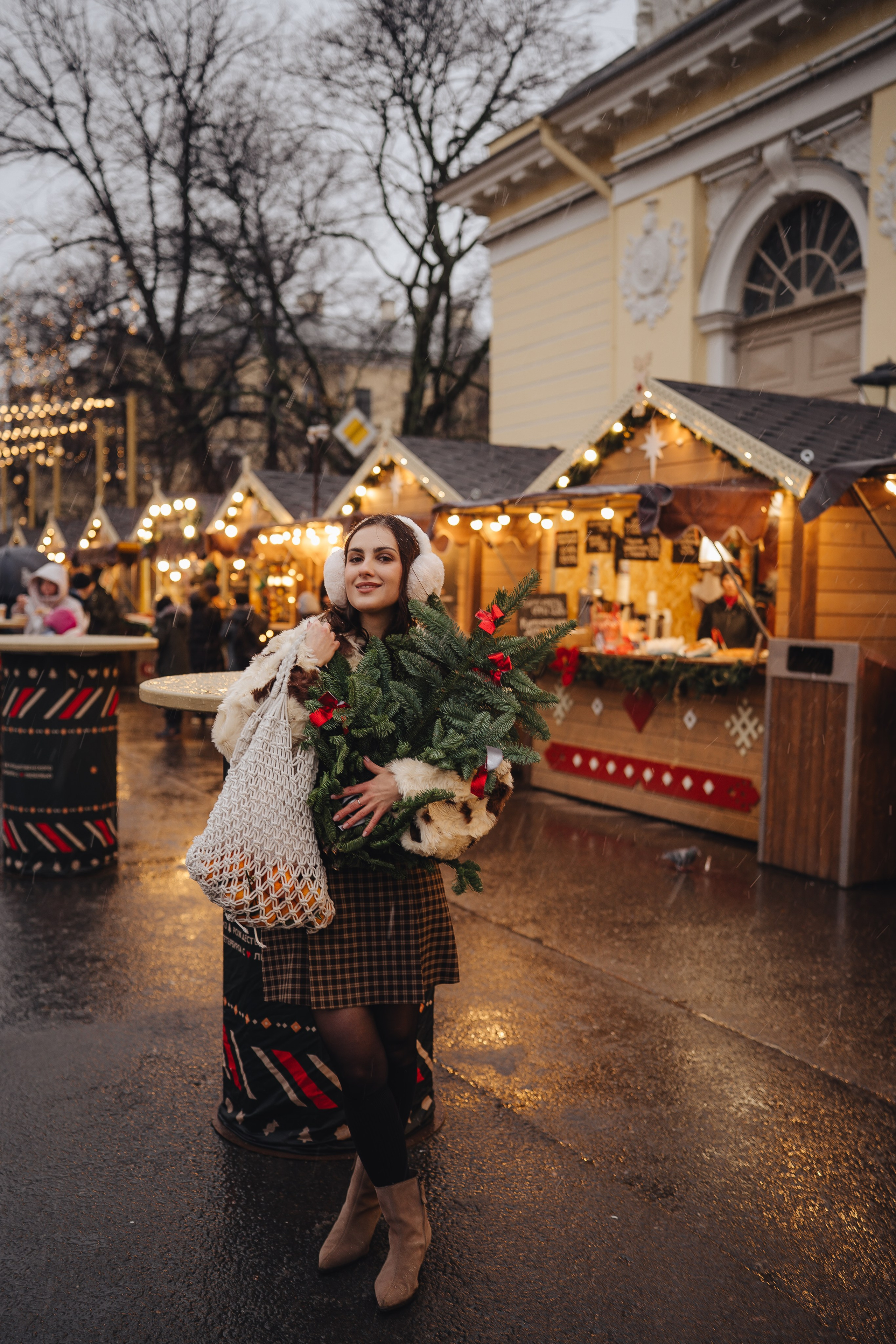 ПРОГУЛКА НА МАНЕЖНОЙ ПЛОЩАДИ ДЛЯ ДЕВУШКИ ПЕРЕД НОВЫМ ГОДОМ (НОВОГОДНЯЯ ФОТОСЕССИИЯ НА МАНЕЖНОЙ ПЛОЩАДИ). Профессиональный фотограф, Санкт-Петербург — Виктория Богомолова