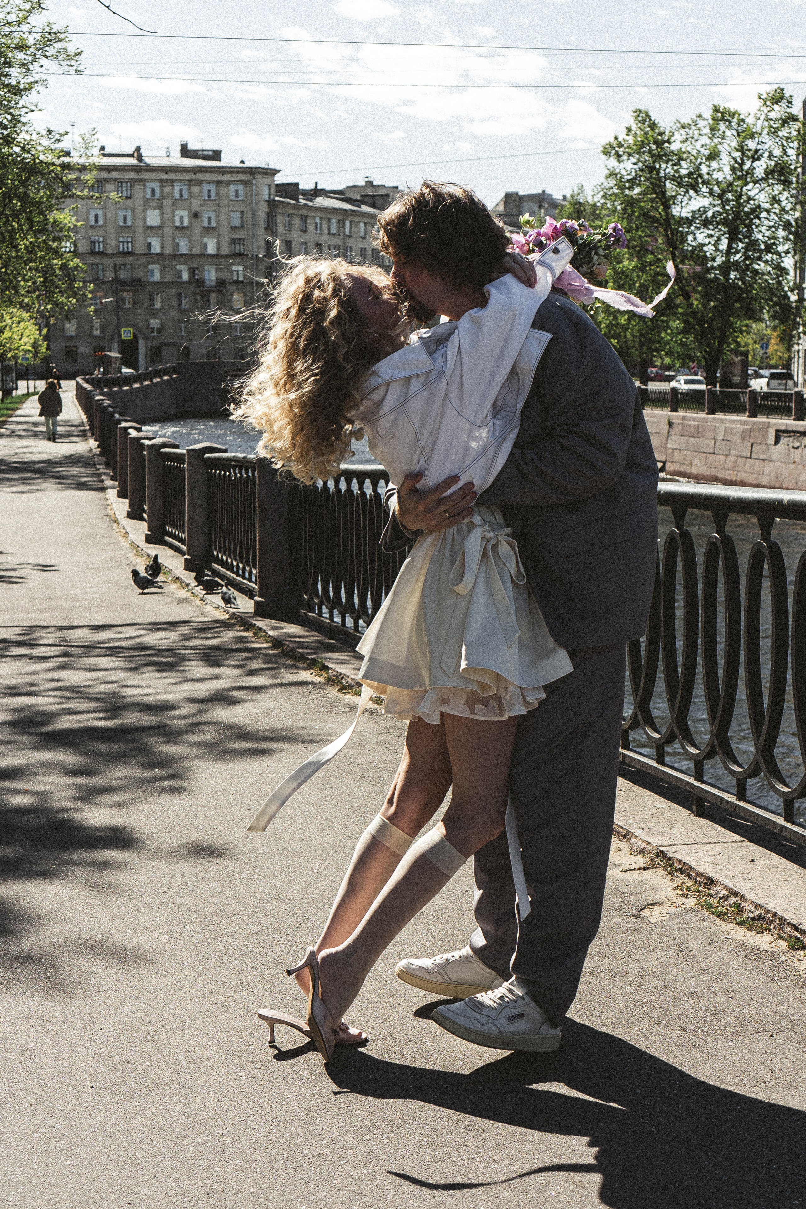 СВАДЕБНАЯ ПРОГУЛКА ПО ПЕТРОГРАДКЕ ВЕСНОЙ. СВАДЕБНАЯ ФОТОСЕССИИЯ НА ПЕТРОГРАДКЕ. Профессиональный фотограф, Санкт-Петербург — Виктория Богомолова