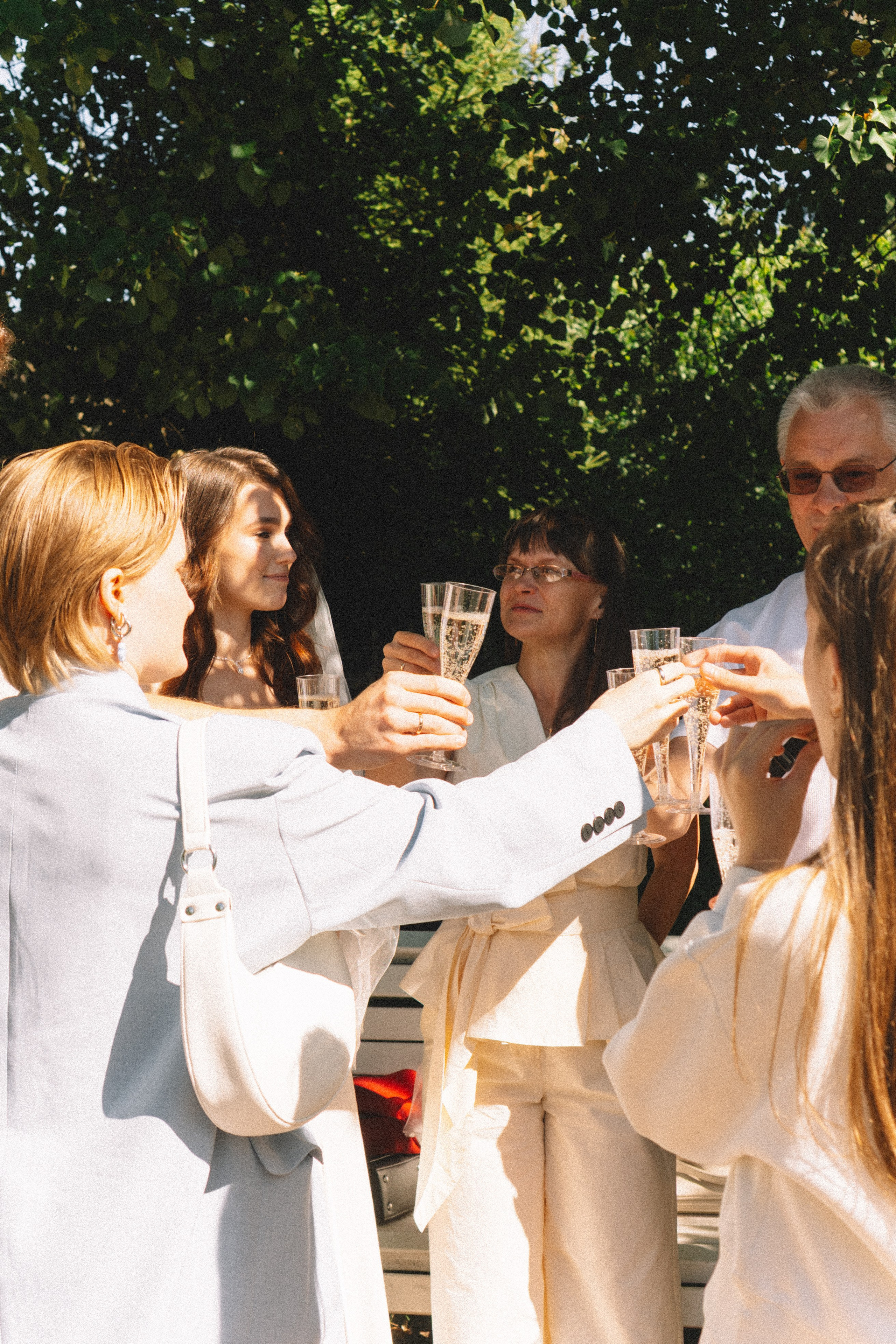 СВАДЕБНАЯ СЬЕМКА В ПЕТЕРГОФЕ И СЬЕМКА РЕПОРТАЖА В ЗАГСЕ ПЕТЕРГОФА. Профессиональный фотограф, Санкт-Петербург — Виктория Богомолова