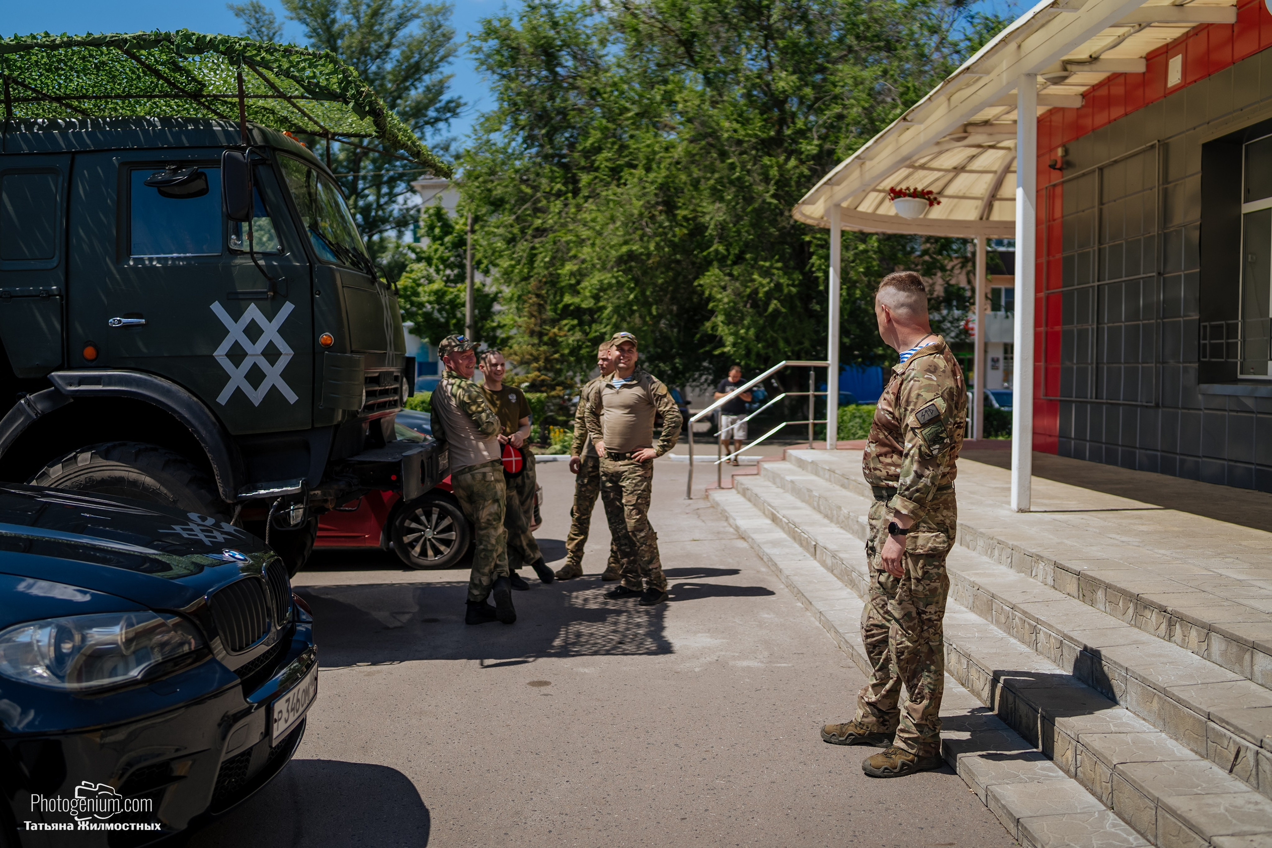 8 июня «Патриоты из Курска» сбор гуманитарной помощи у кинотеатра «Родина». Фотограф Нижний Новгород Татьяна Кейод