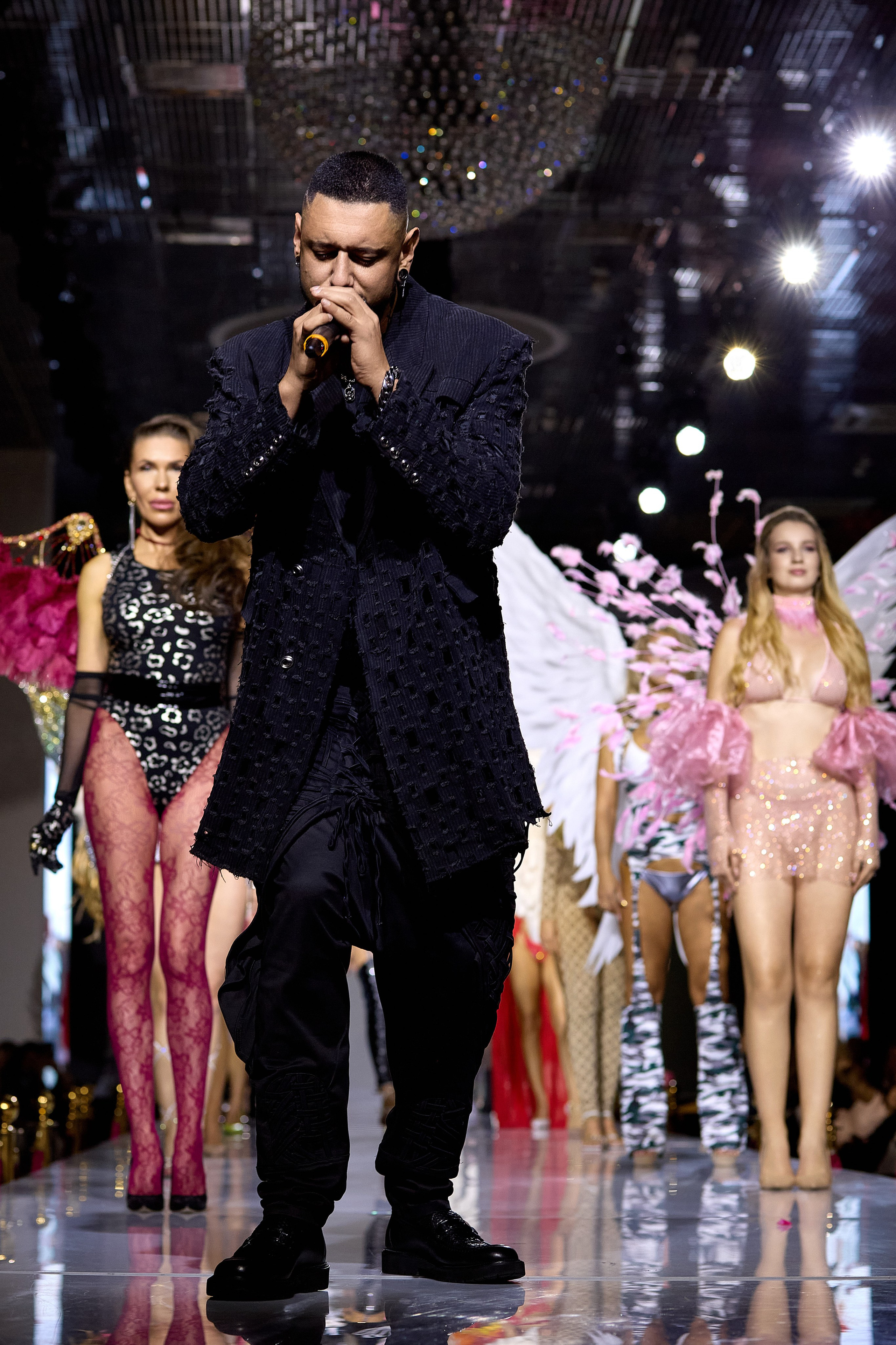 Показ в стиле Victoria's Secret | Ювелирная неделя моды «Эстет»