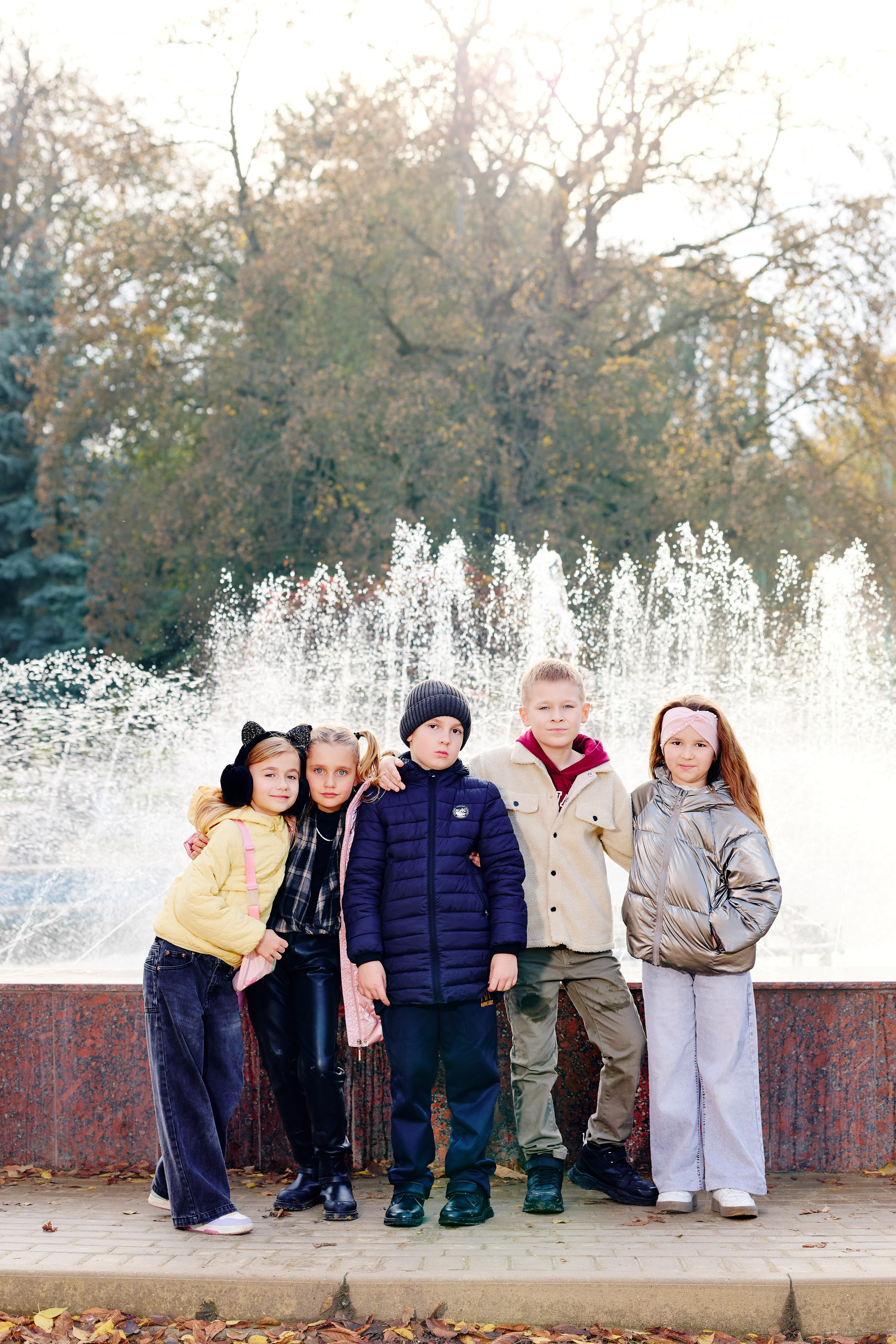 Прогулка в парке классом. Фотограф Выпускные альбомы Таганрог Сергей Коробченко