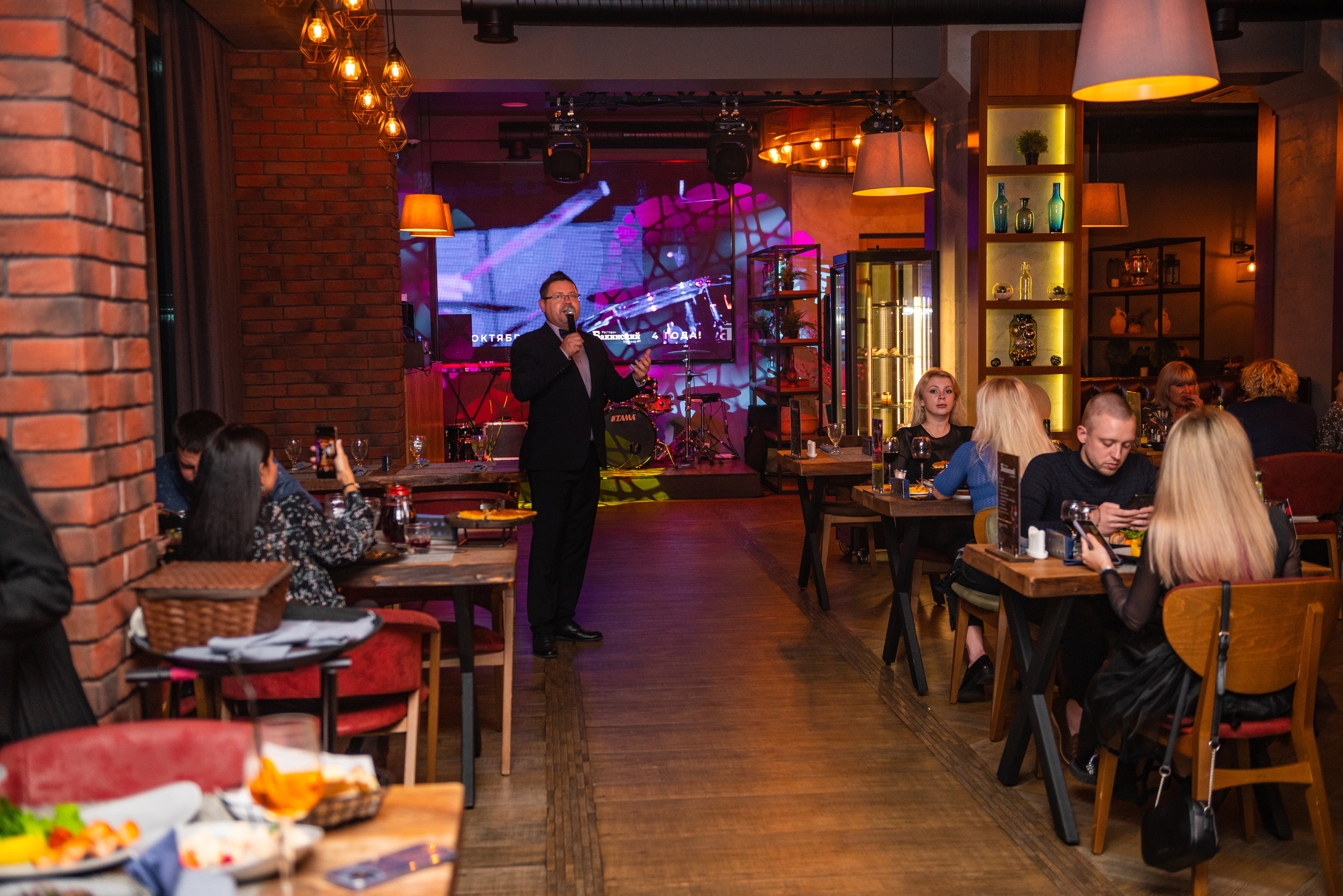 Ресторану Бакинский бульвар № 1 4 года. Свадебный и семейный фотограф в Дзержинске Екатерина Шулакова