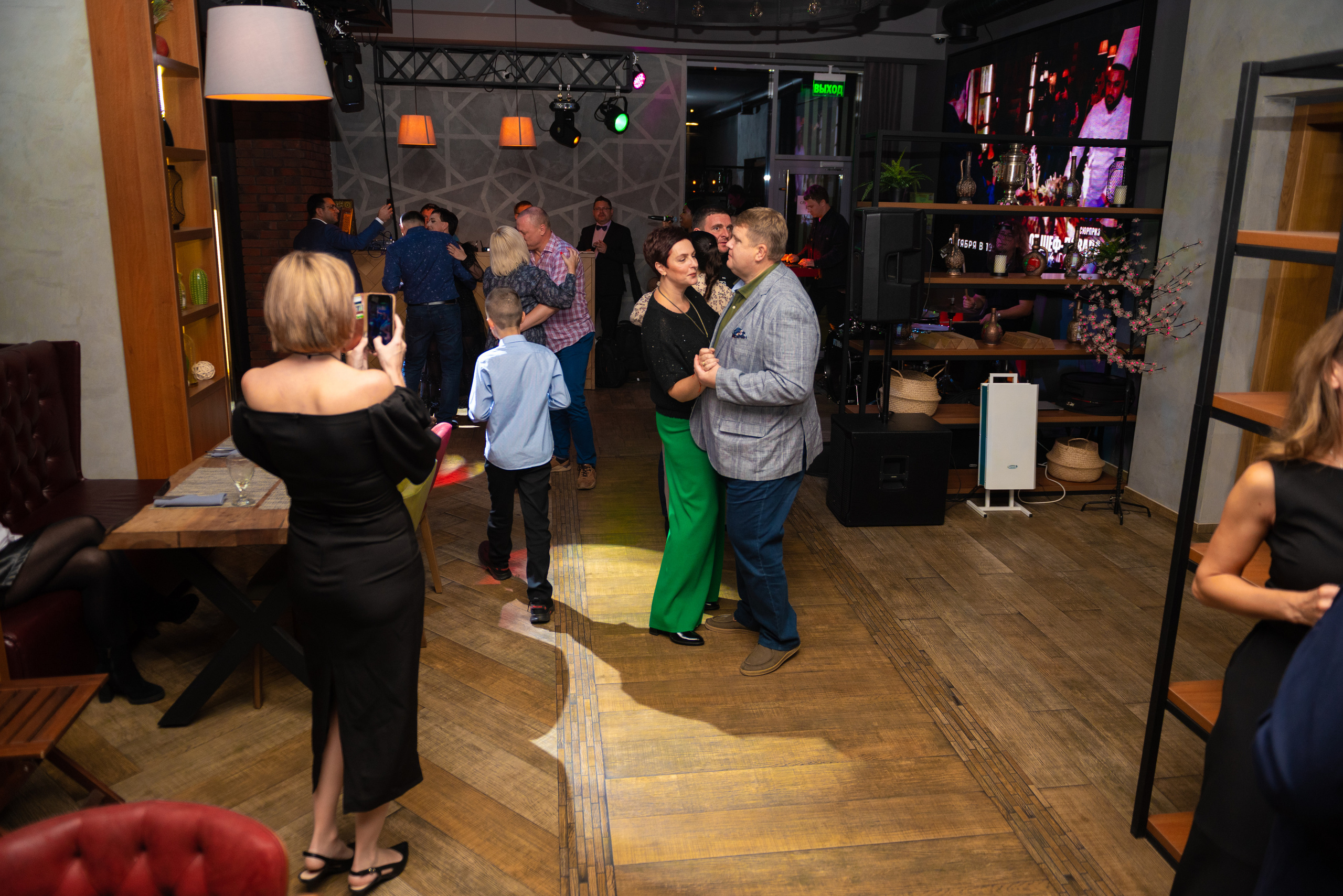 Ресторану Бакинский бульвар № 1 4 года. Свадебный и семейный фотограф в Дзержинске Екатерина Шулакова