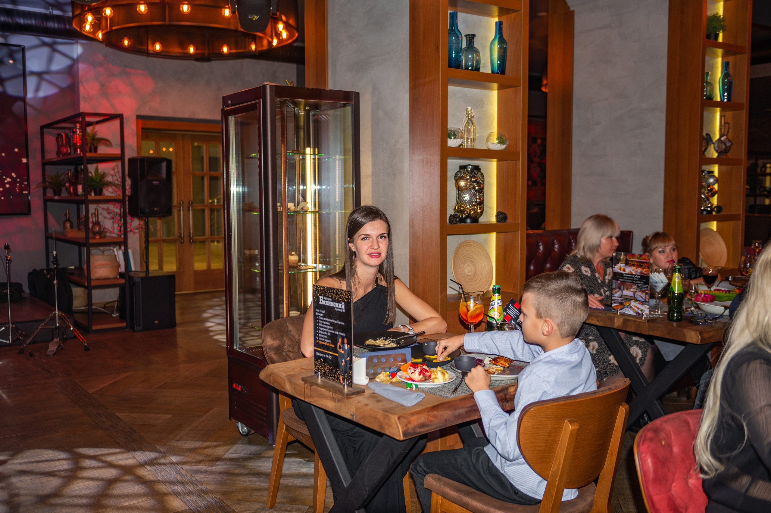 Ресторану Бакинский бульвар № 1 4 года. Свадебный и семейный фотограф в Дзержинске Екатерина Шулакова