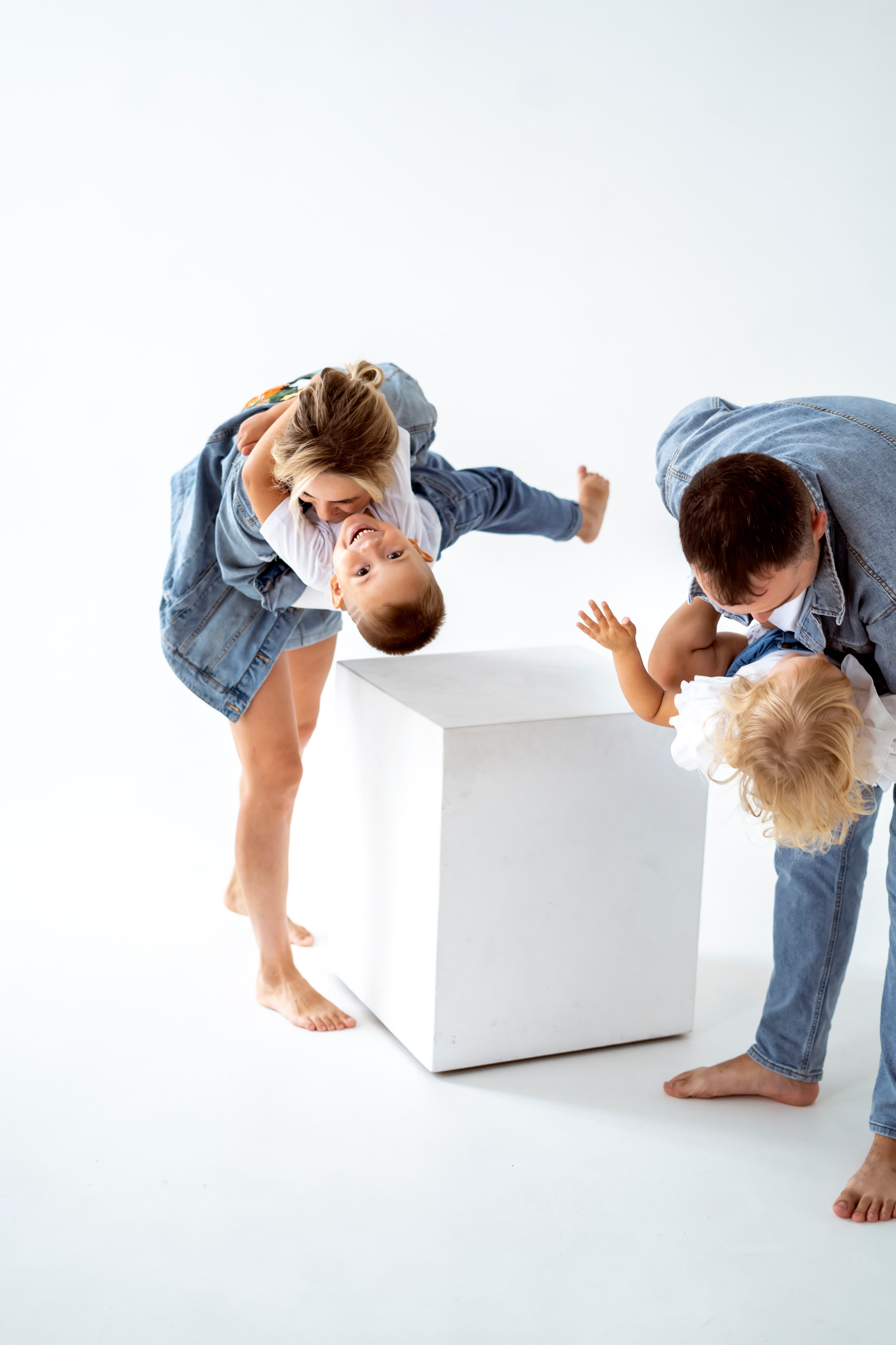 Семейная съёмка на циклораме. Семейный и детский фотограф в Хабаровске Анна Гриневич