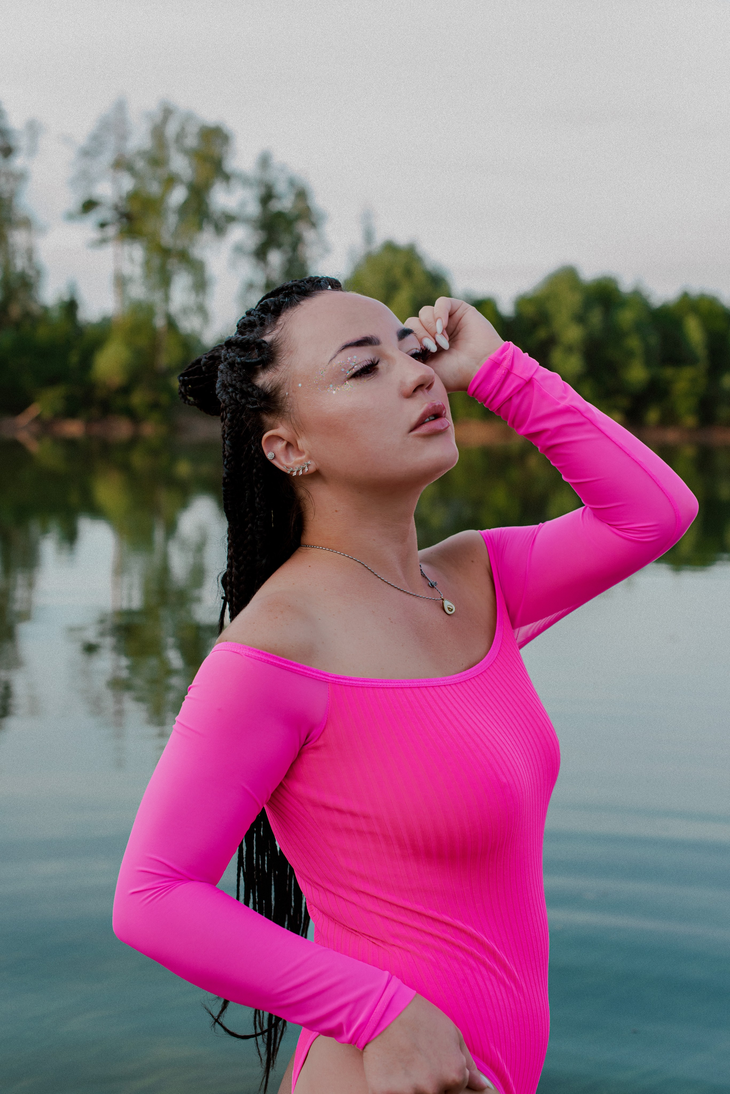 Анастасия на водоеме. Женский фотограф в Москве и МО