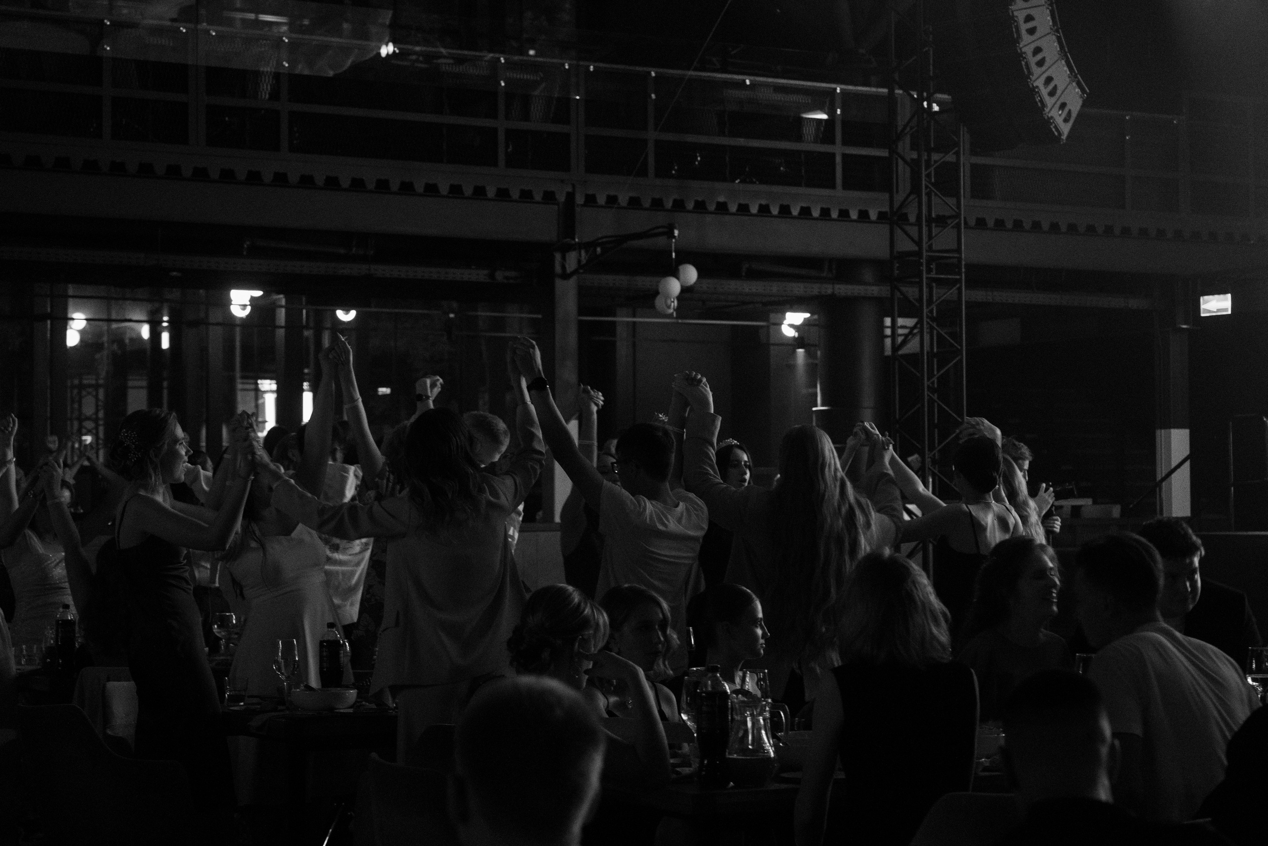 Выпускной Гимназия 7. Свадебный и репортажный фотограф Элина Козырьянова