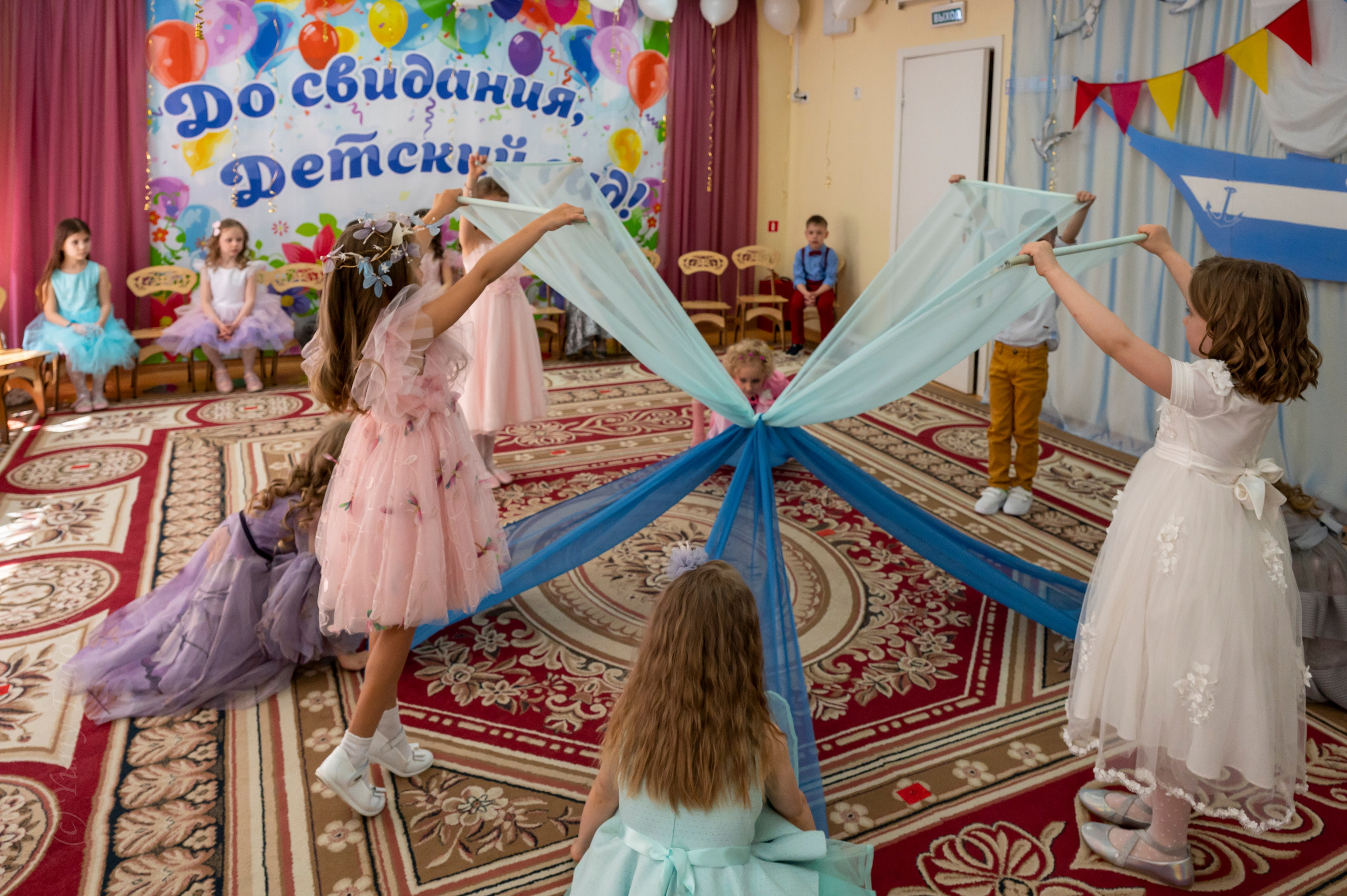 Выпускной в детском садике «Чебурашка», Королёв. Профессиональный фотограф интерьеров в Москве Юрий Федоскин