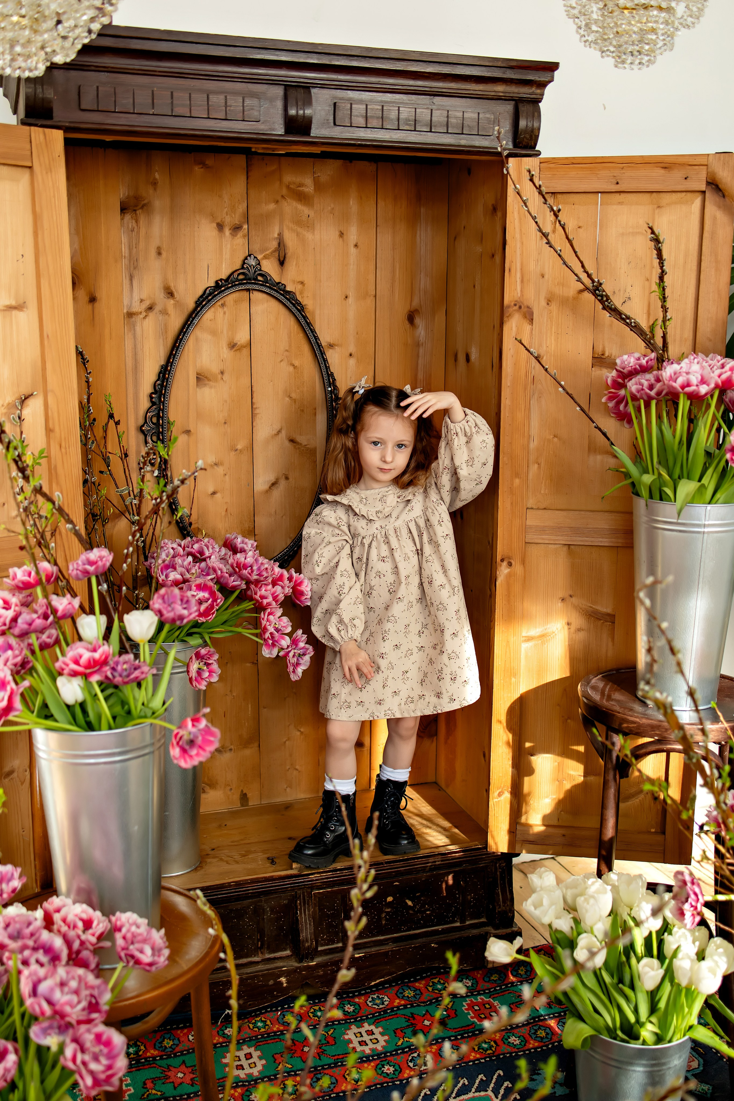 Мия с тюльпанами. Семейный и детский фотограф Оля в Тюмени