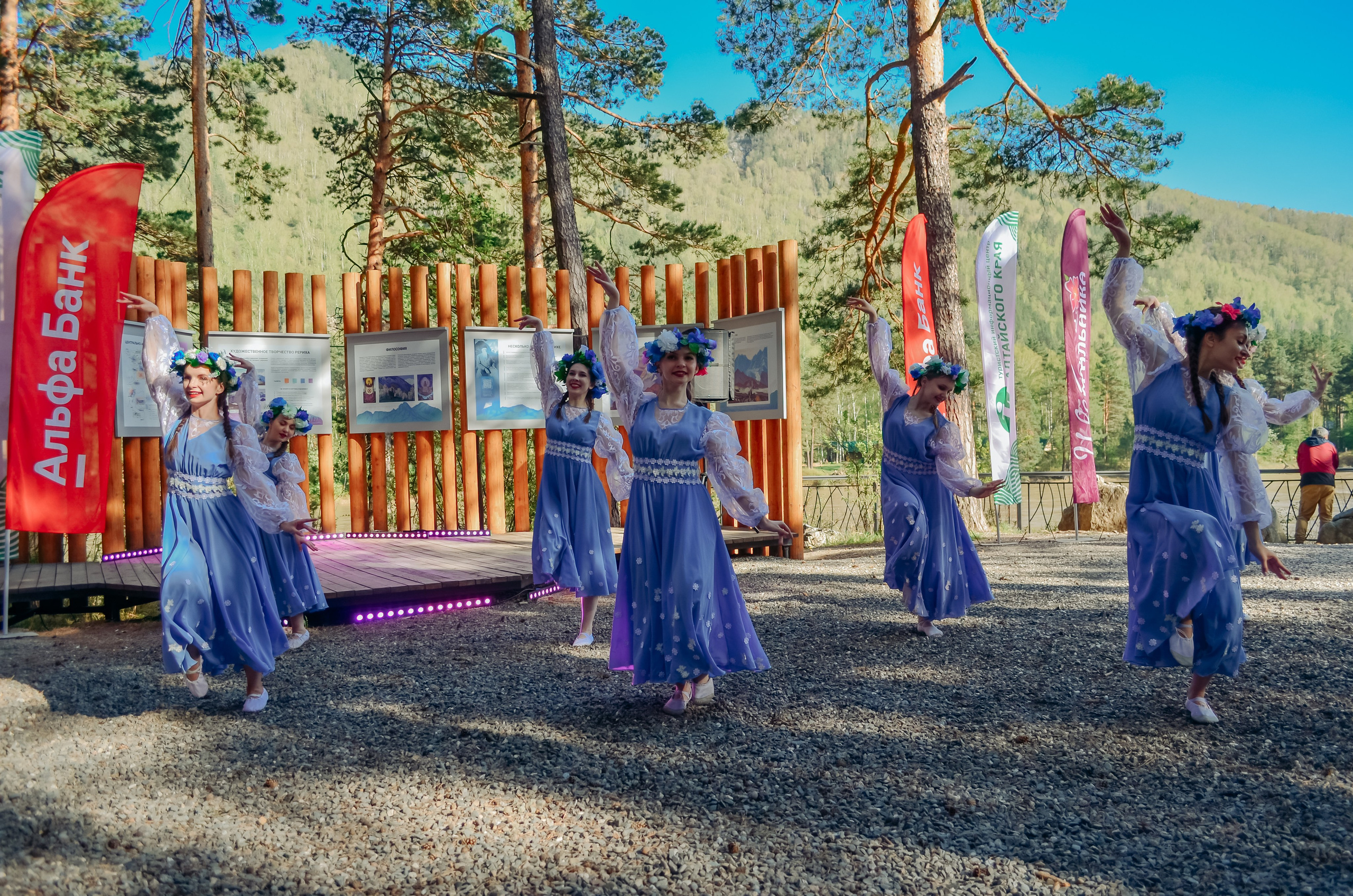 Фестиваль «Цветение Маральника на Алтае 2025». Фоторепортаж. Денисова Аля — фотограф для парных съемок и индивидуальных историй в Барнауле