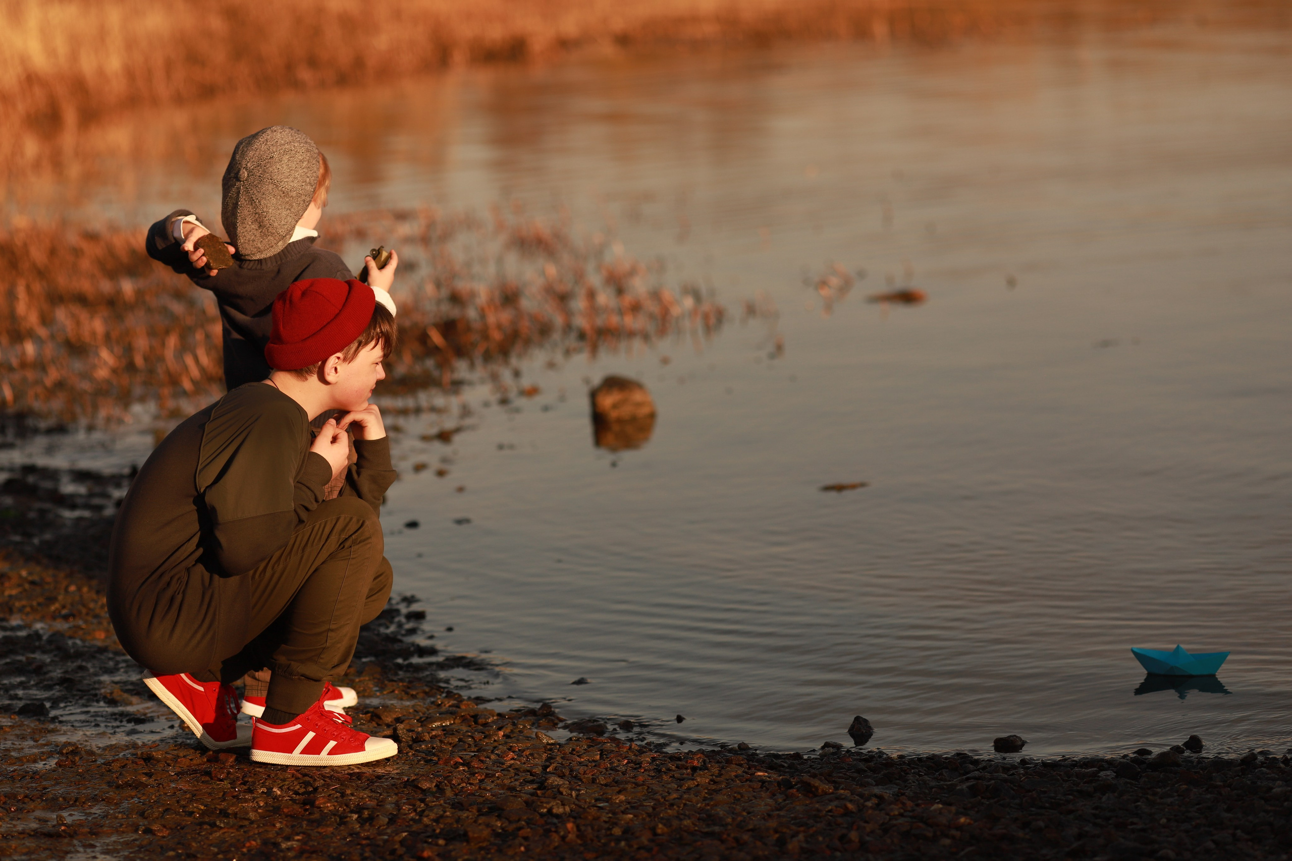 Мальчишки ранней весной у белого моря. Ольга Смирнова юрист, фотограф