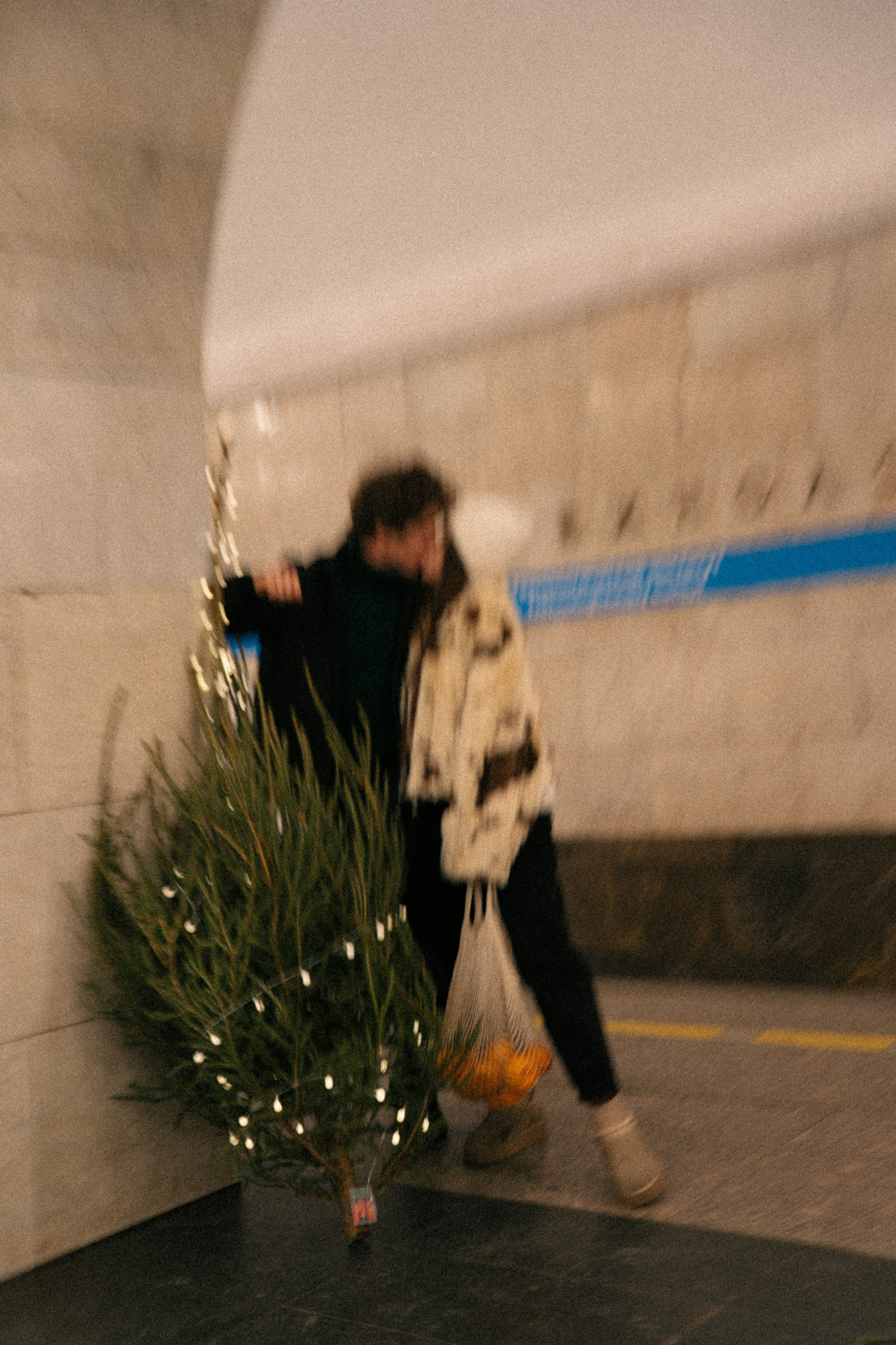 НОВОГОДНЯЯ ПРОГУЛКА ПАРЫ ПО ЧЕРНЫШЕВСКОЙ ПЕРЕД НОВЫМ ГОДОМ. Профессиональный фотограф, Санкт-Петербург — Виктория Богомолова